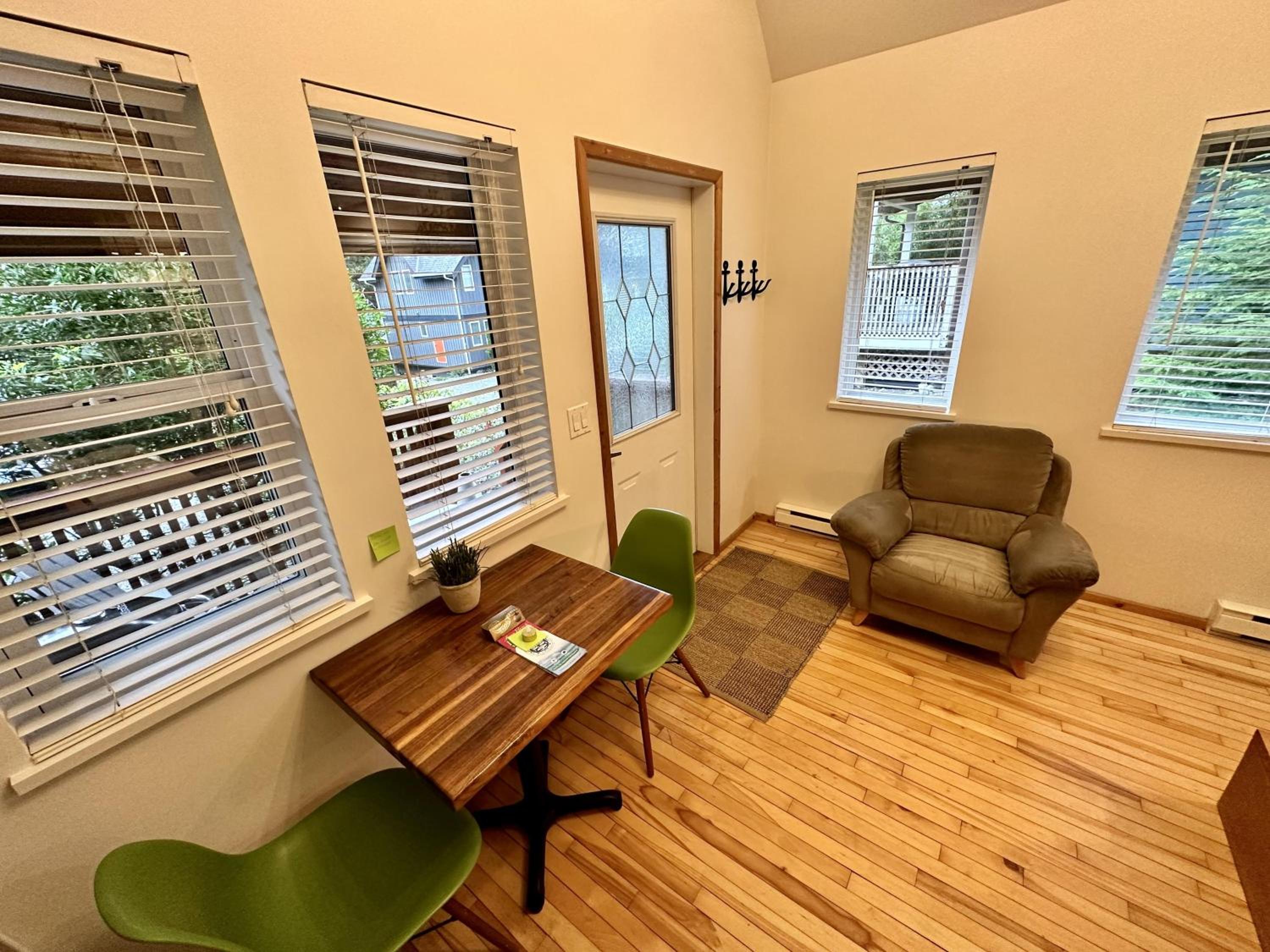 Great Cabin In Close To Walking Trails And Beaches - 13T