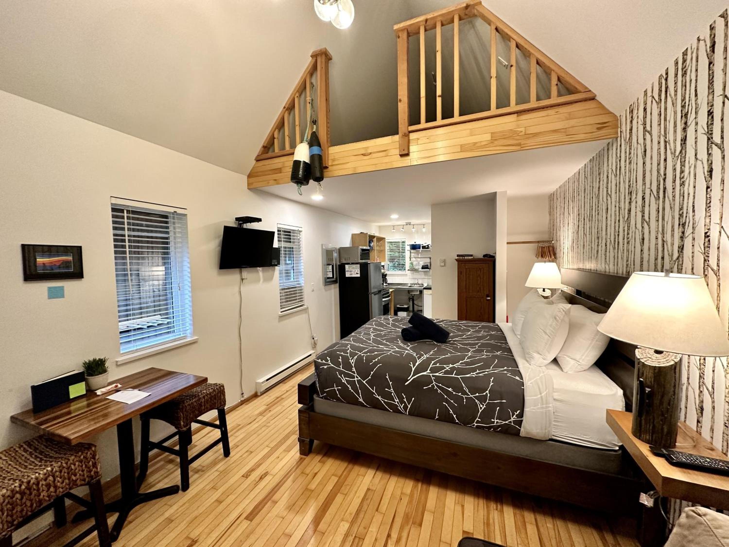 Cozy Cabin Near Walking Trails And Beaches!