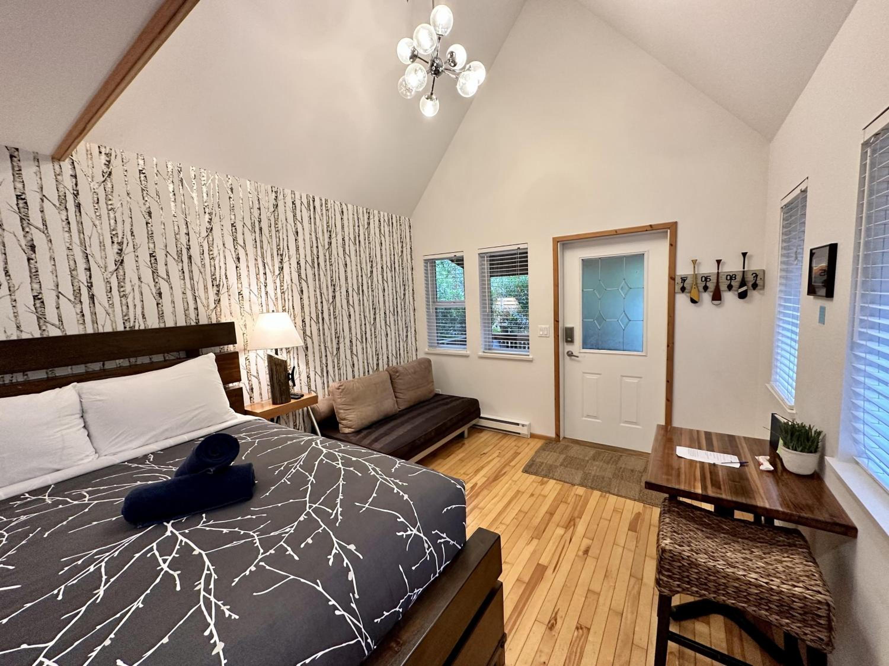 Cozy Cabin Near Walking Trails And Beaches!