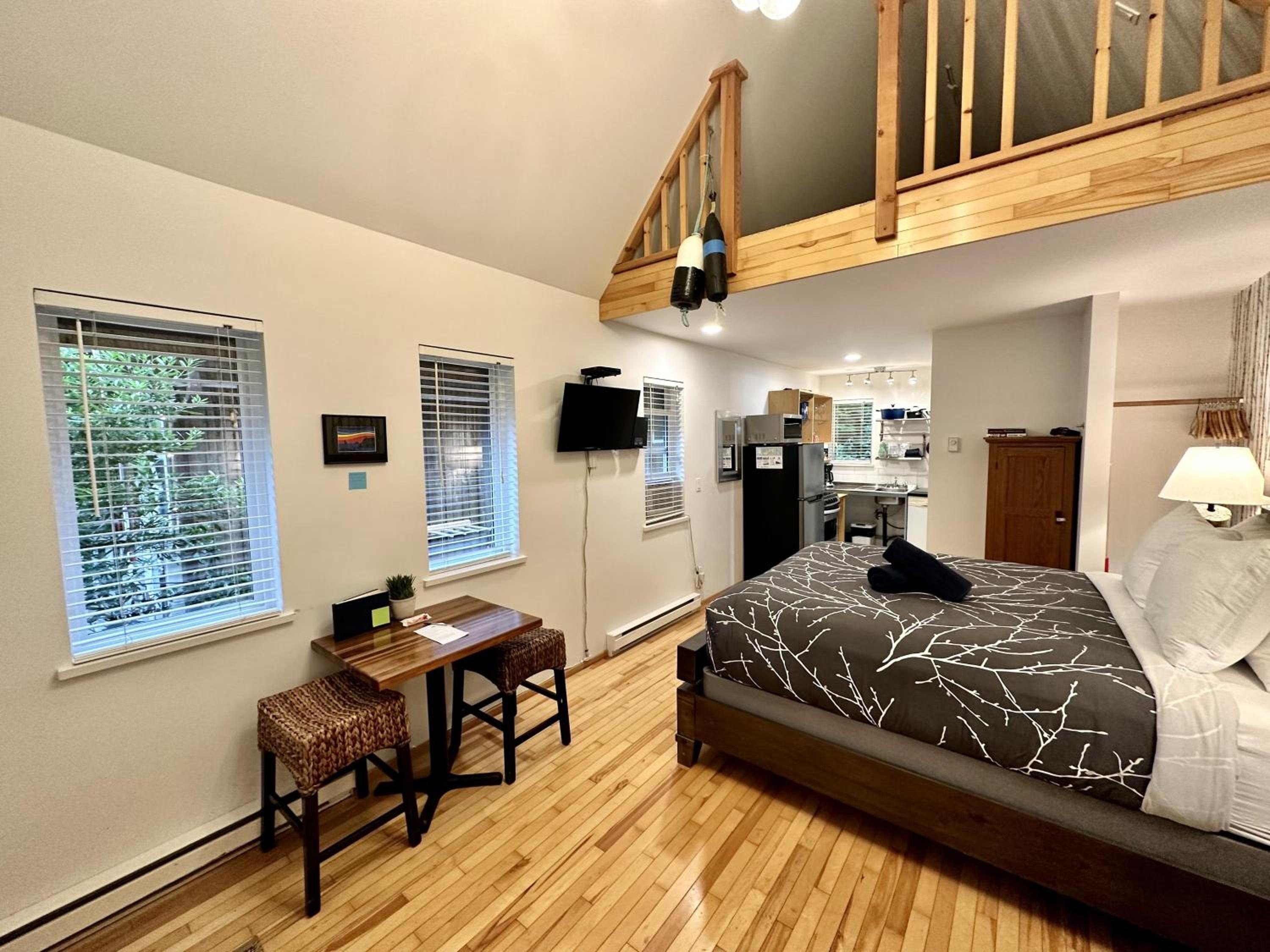 Cozy Cabin Near Walking Trails And Beaches!