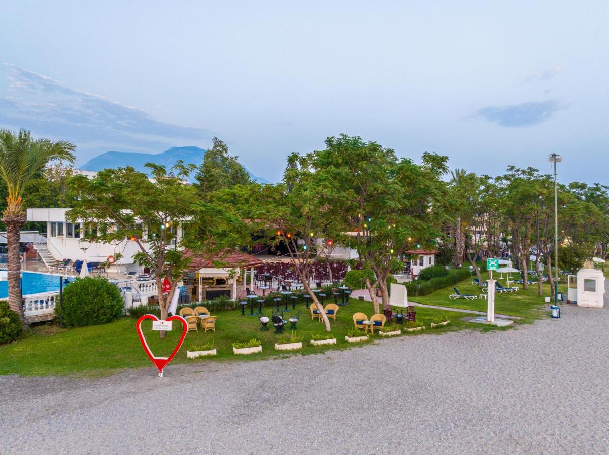 Labranda Alantur - Image 98