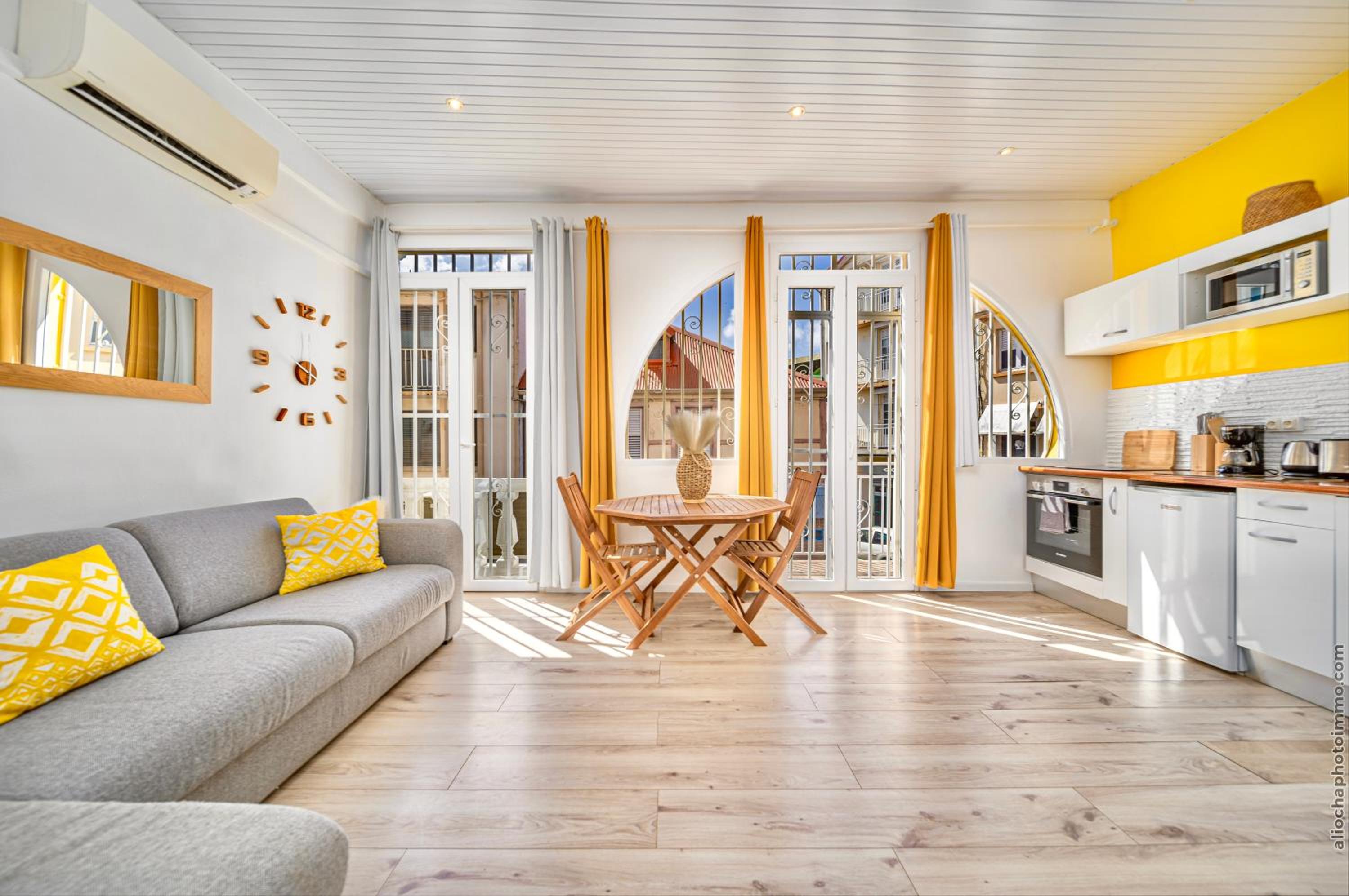 Foyal Suites