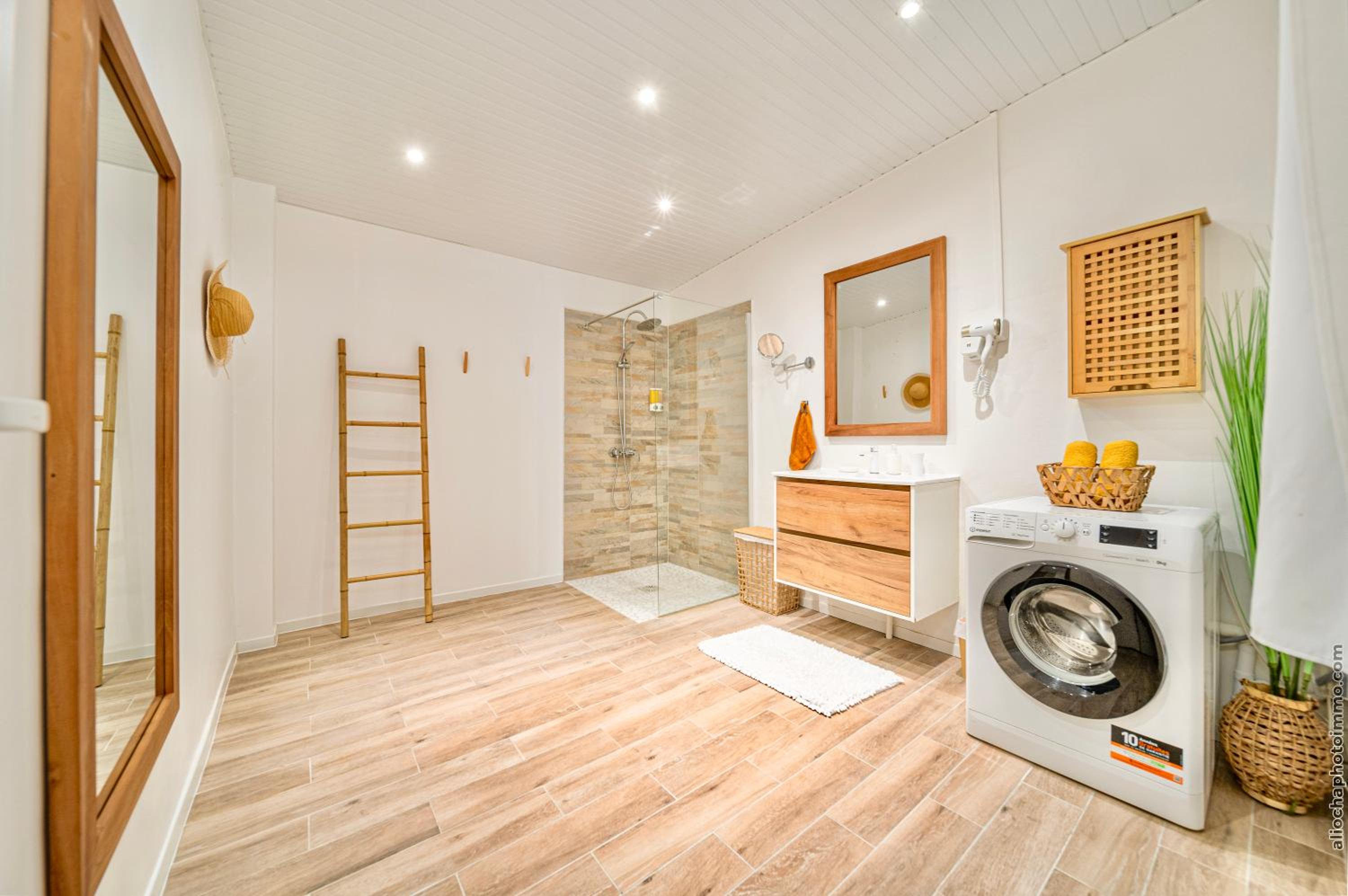 Foyal Suites