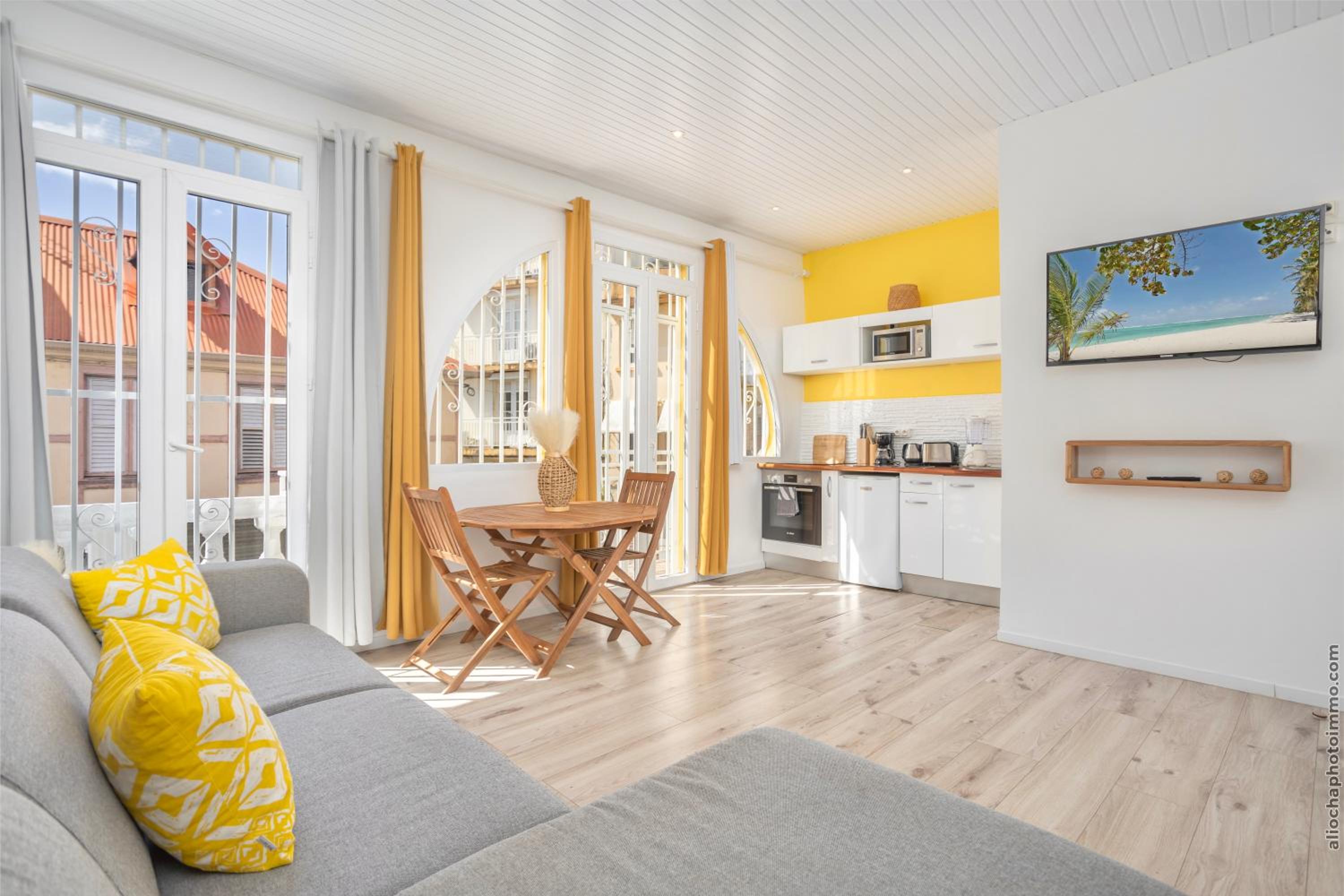 Foyal Suites