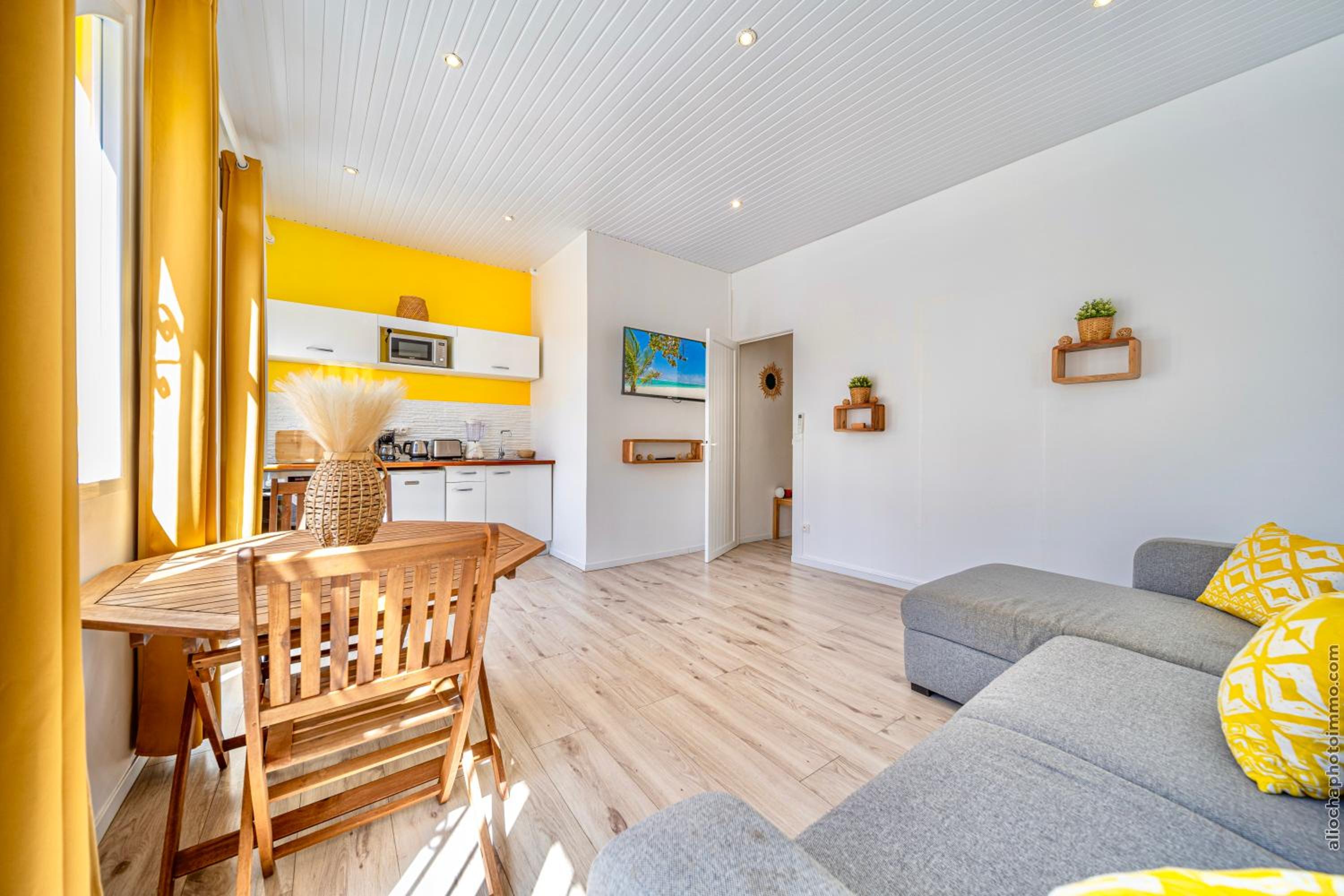 Foyal Suites