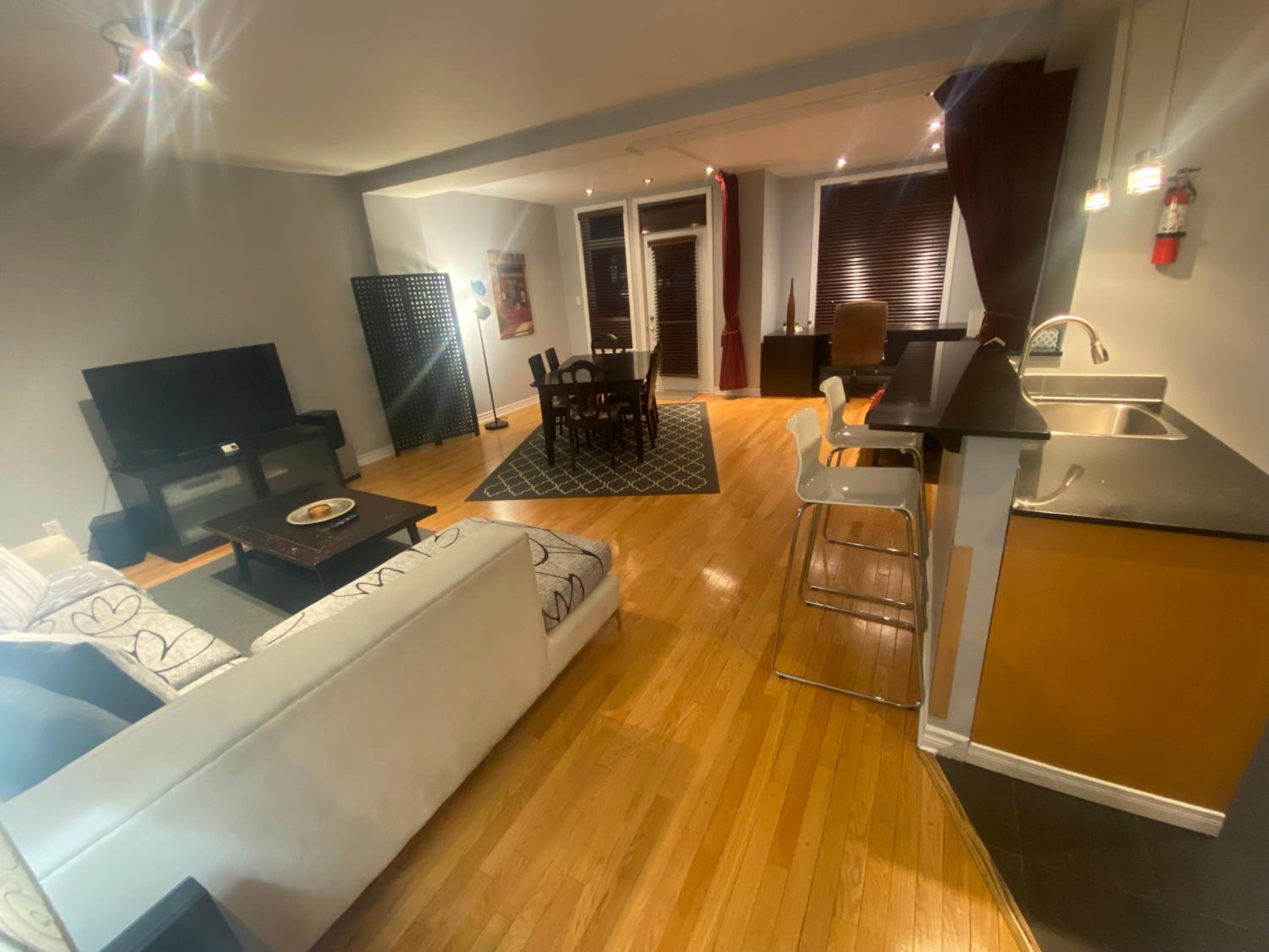 ApartHotelMontreal by Les Terrasses Saint Urbain 2225I2