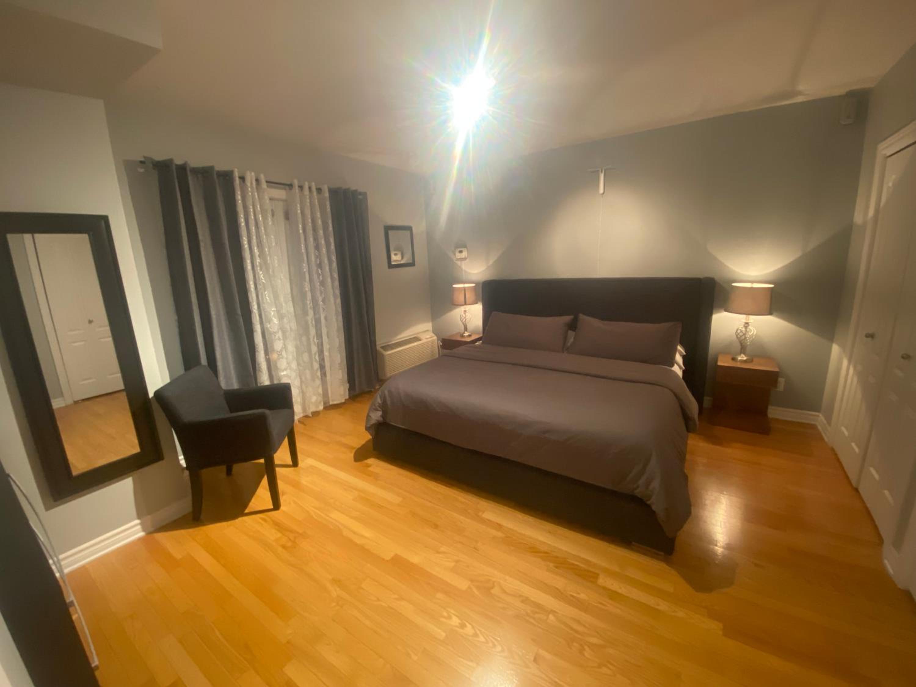 ApartHotelMontreal by Les Terrasses Saint Urbain 2225I2