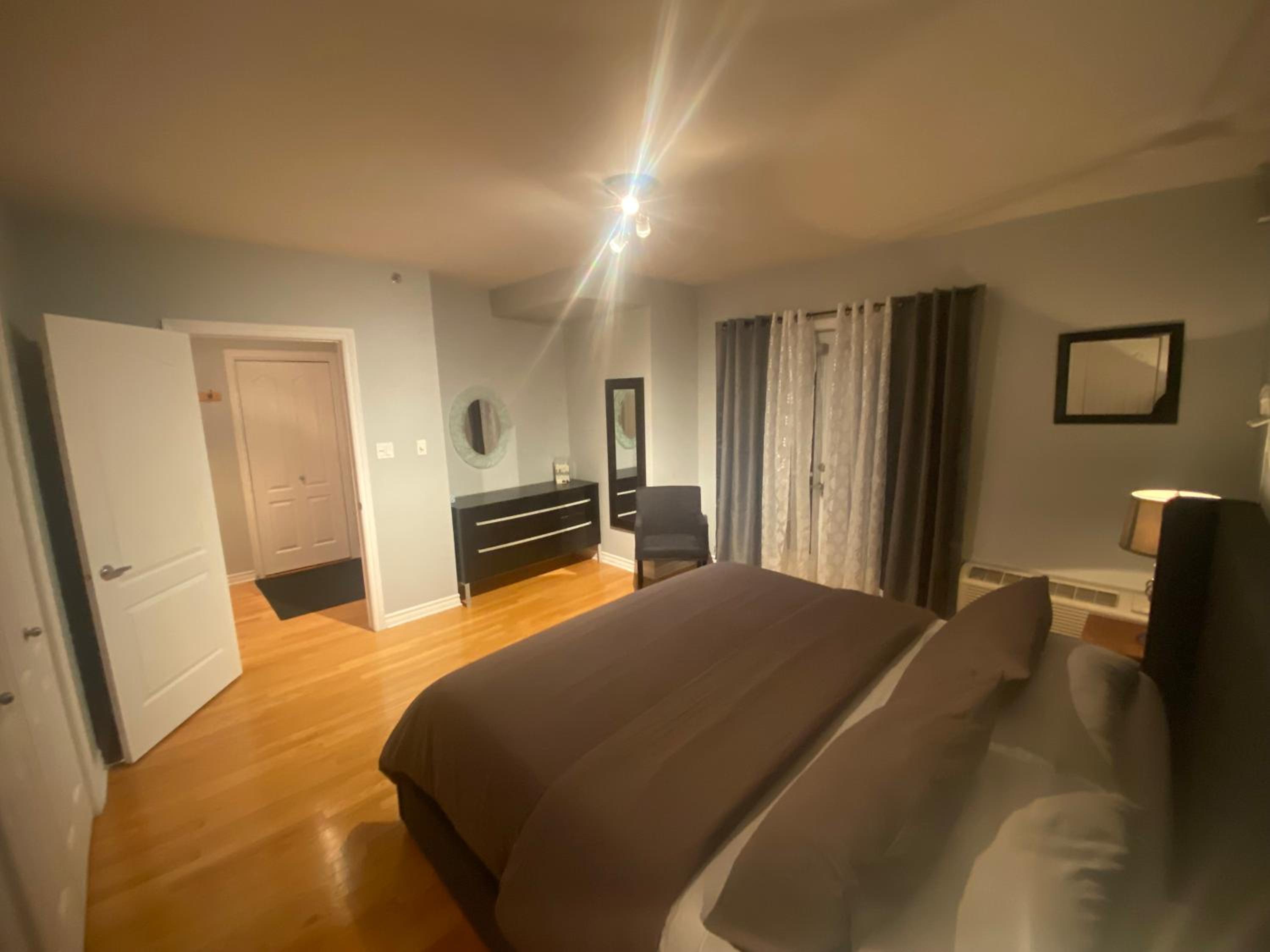 ApartHotelMontreal by Les Terrasses Saint Urbain 2225I2