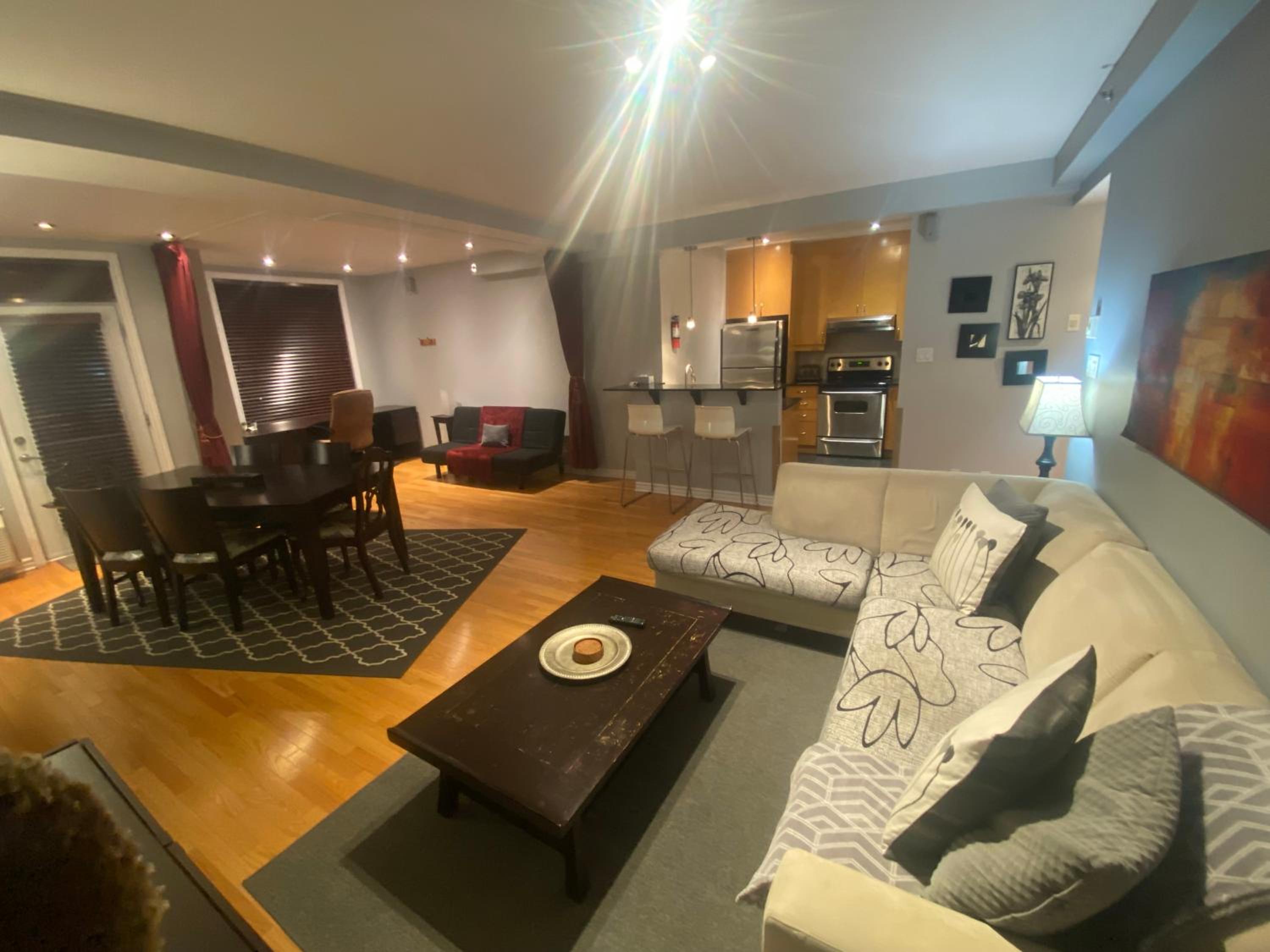 ApartHotelMontreal by Les Terrasses Saint Urbain 2225I2