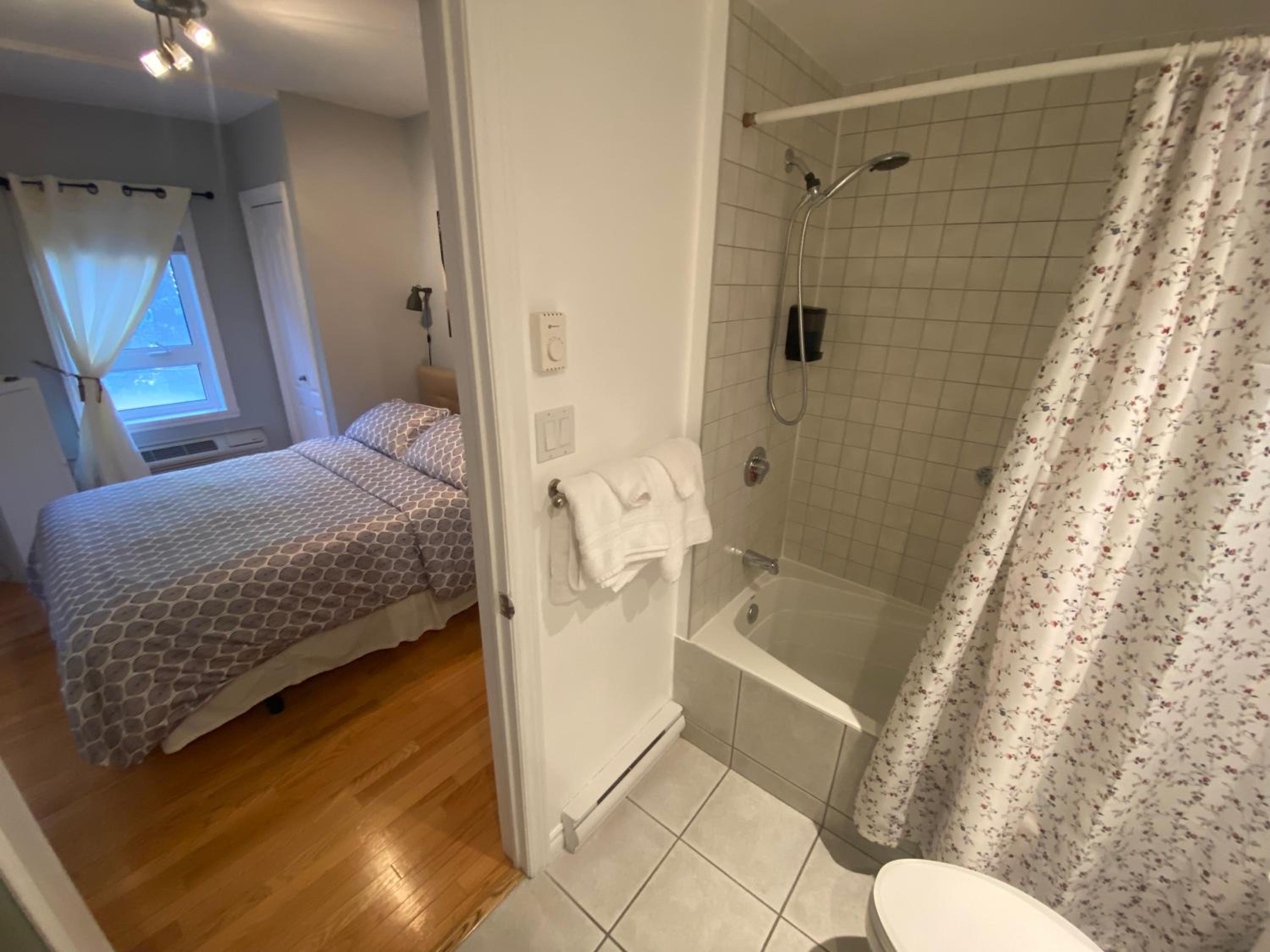 ApartHotelMontreal by Les Terrasses Saint Urbain 2225I2