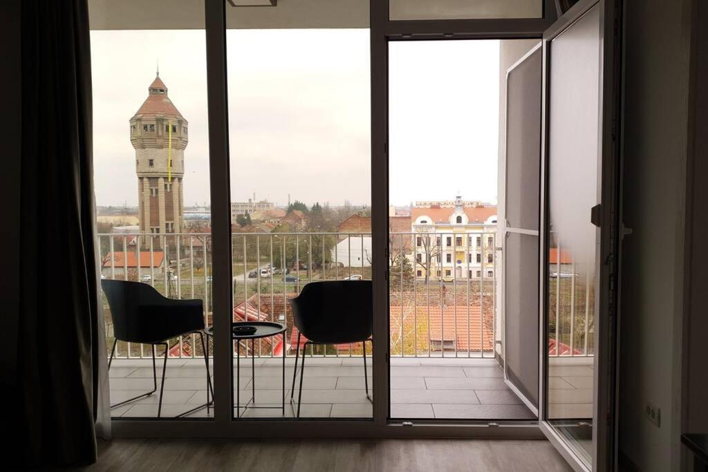 Riverside Apt & private parking, KING BED & CRIB view 5