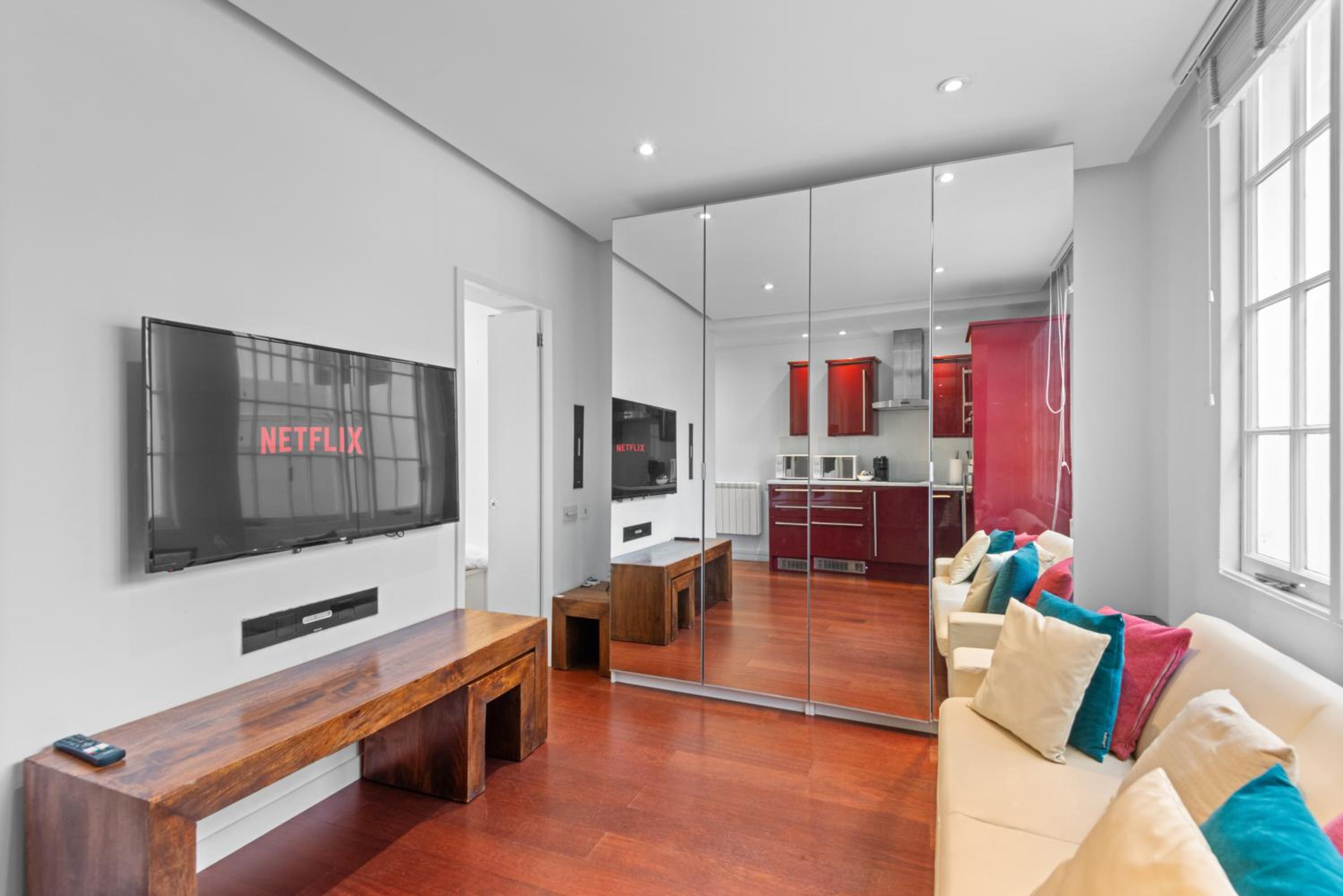 Londwell, Sloane Square Gem, Private Terrace Suite view 2