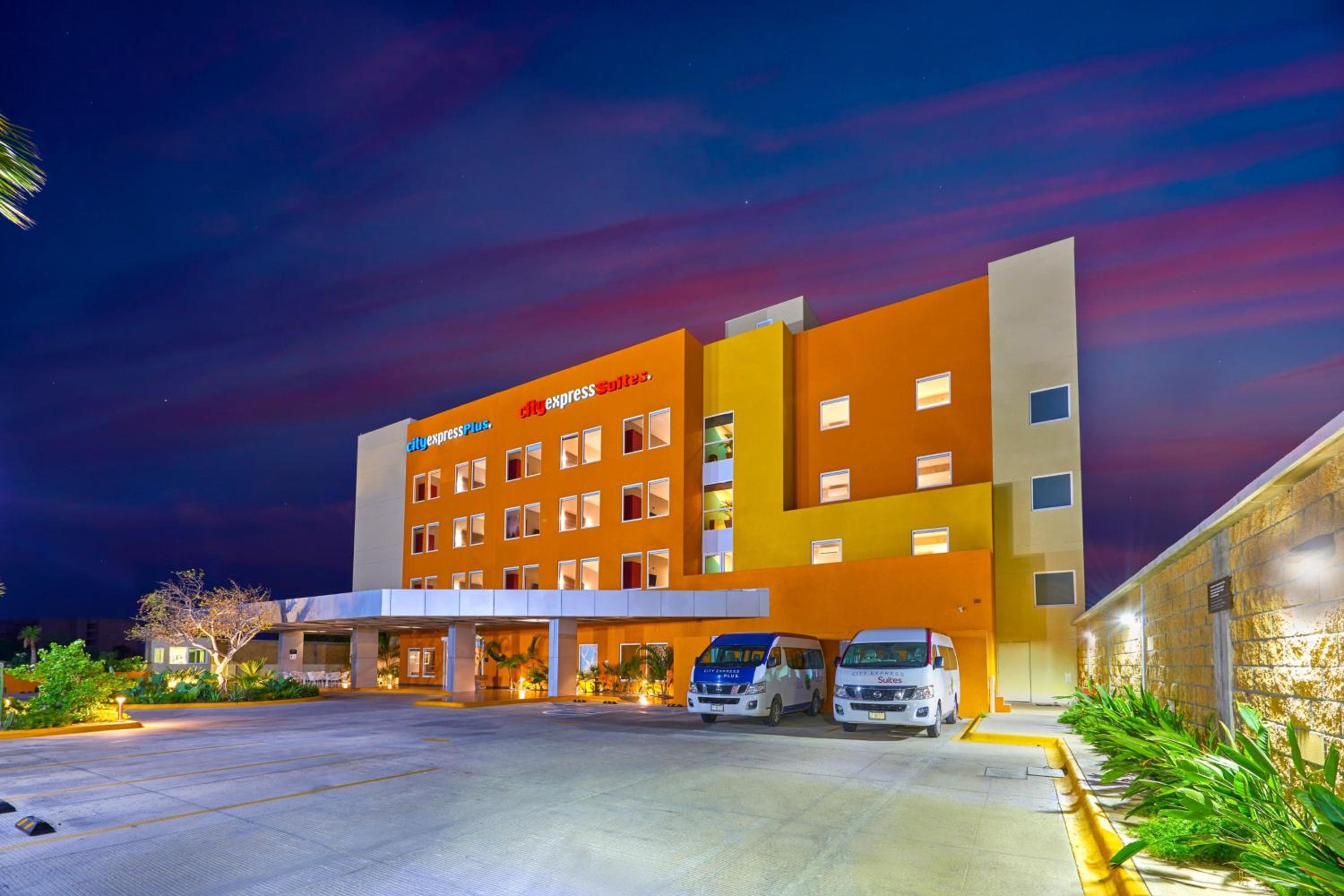Hotel City Express Plus by Marriott Cabo San Lucas - Image 1