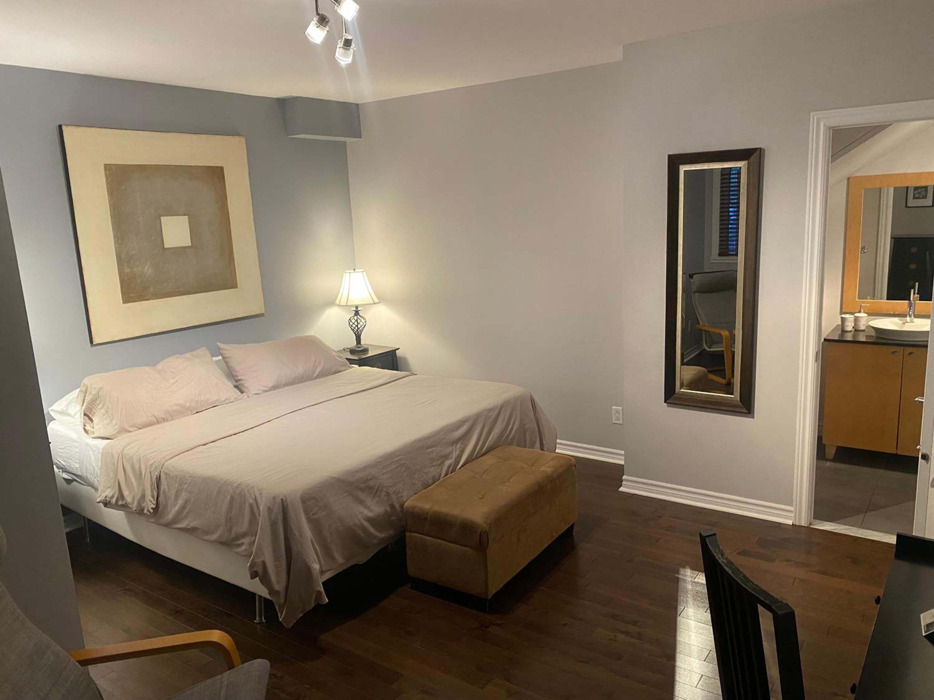 ApartHotelMontreal by Les Terrasses Saint Urbain 2225I2