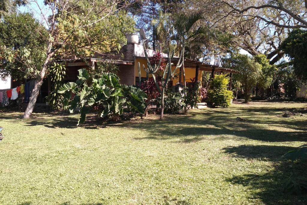 Casa estilo campo, a 10 km del centro capitalino. Complejo Sapucay