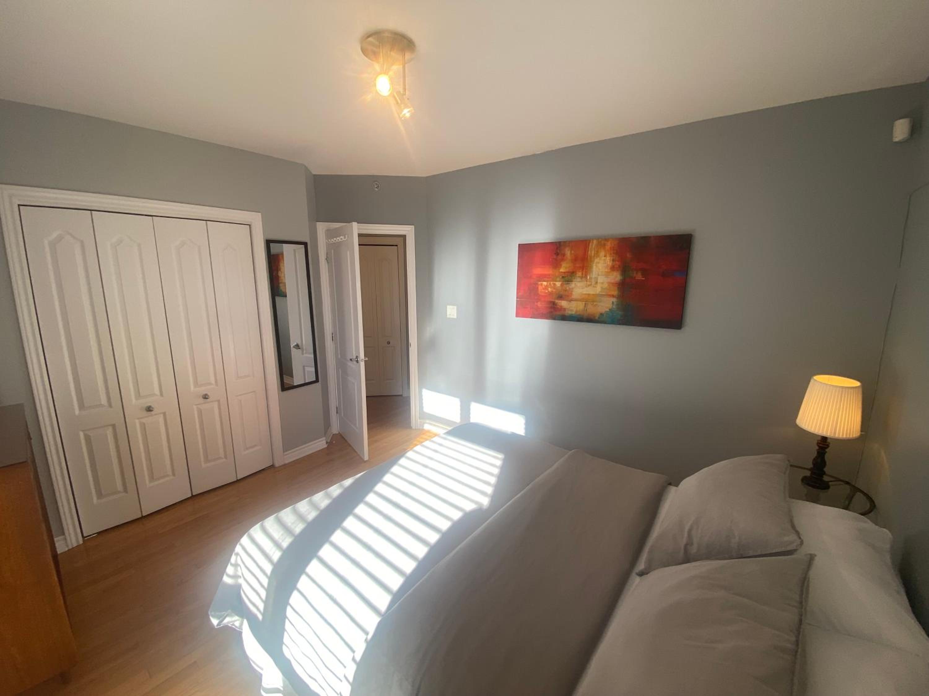 ApartHotelMontreal by Les Terrasses Saint Urbain 2225I2