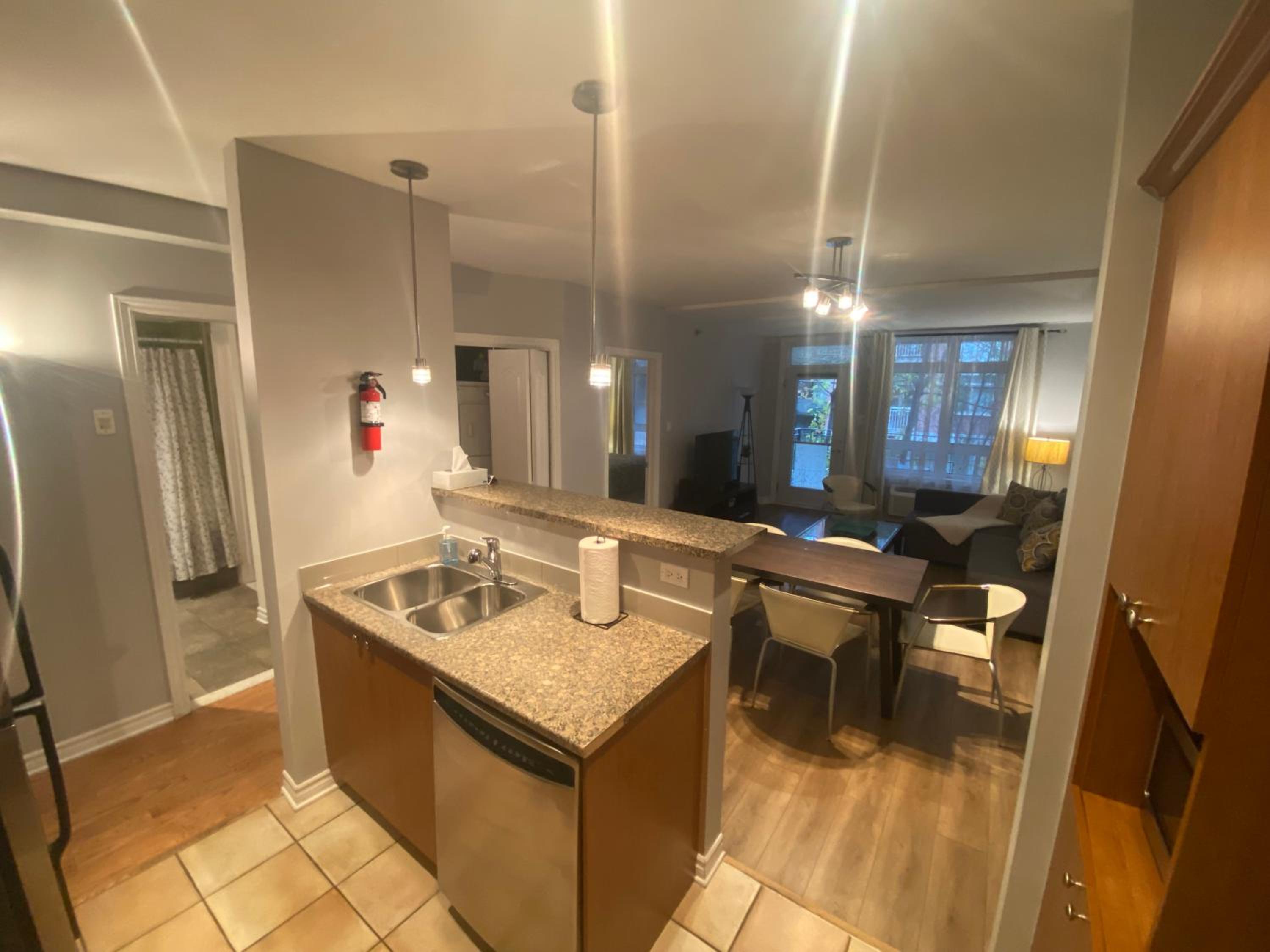 ApartHotelMontreal by Les Terrasses Saint Urbain 2225I2