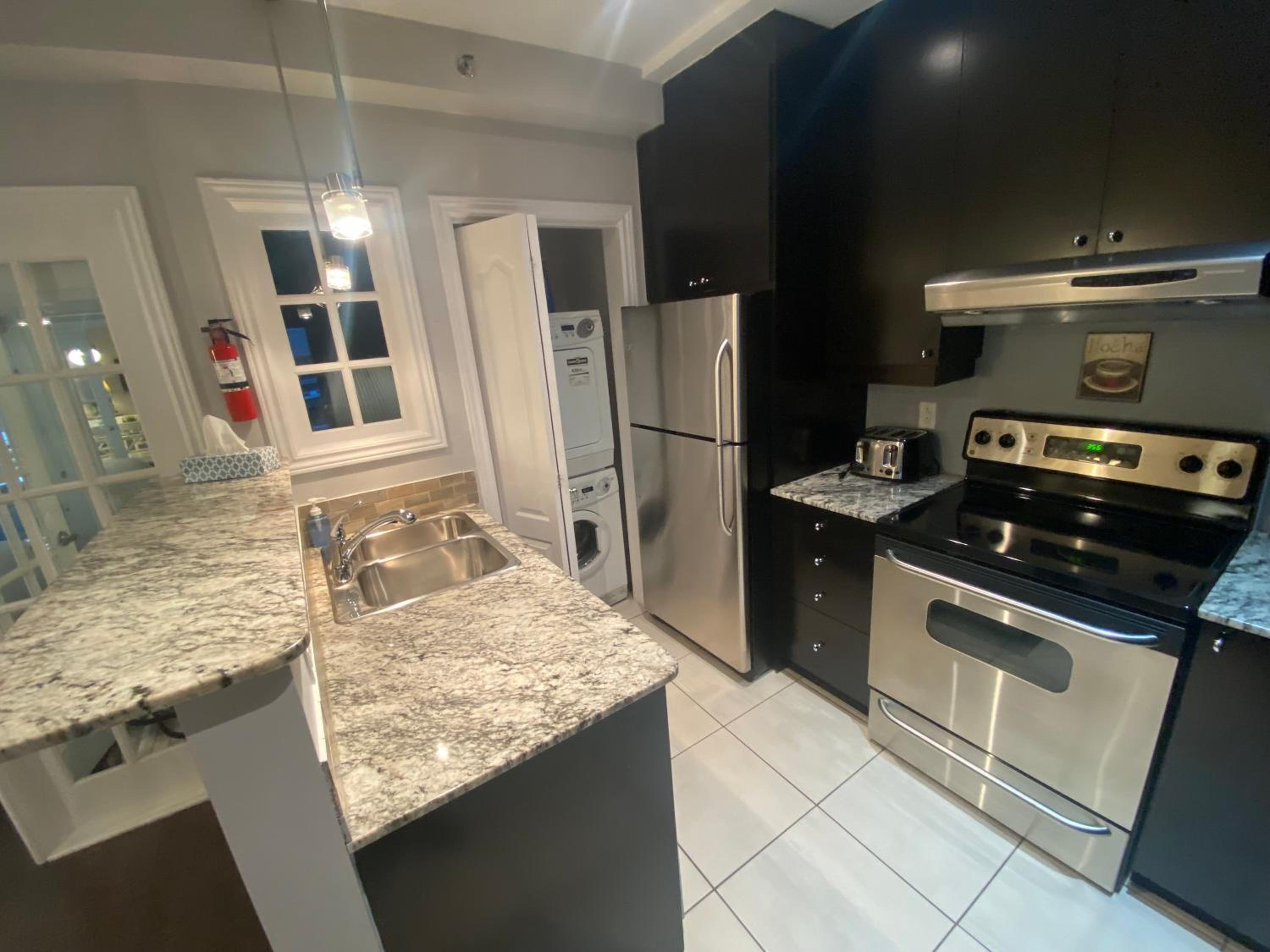 ApartHotelMontreal by Les Terrasses Saint Urbain 2225I2