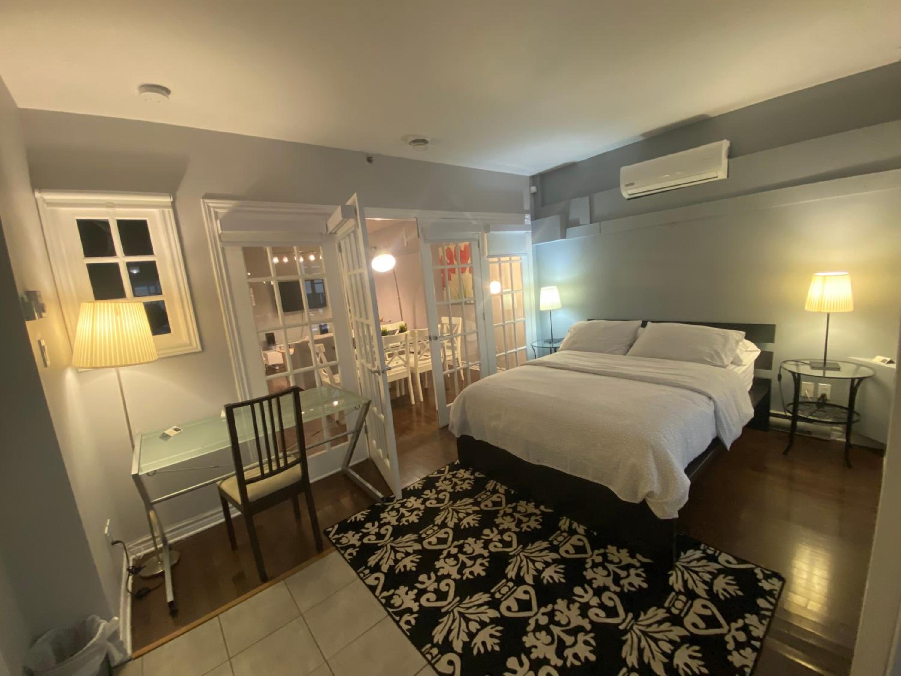 ApartHotelMontreal by Les Terrasses Saint Urbain 2225I2