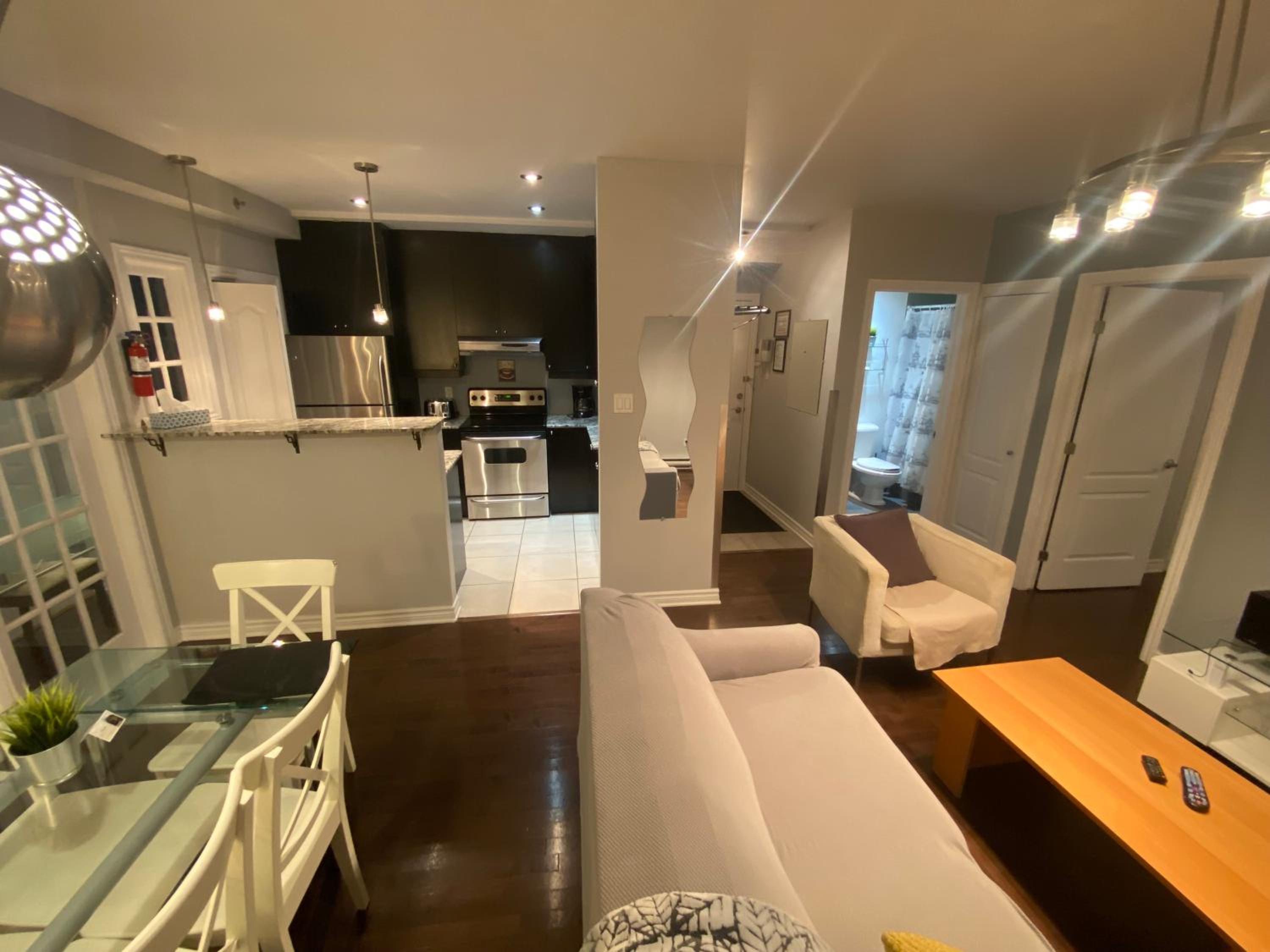 ApartHotelMontreal by Les Terrasses Saint Urbain 2225I2