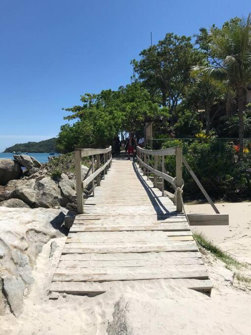 Lindo Apto com suíte perto da praia, no centro de Bombinhas