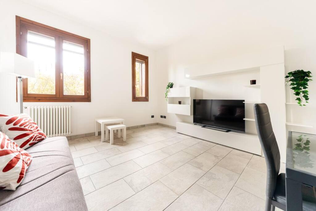 Appartamento Unico a Bologna con 3 Camere e Parcheggio Gratuito view 2
