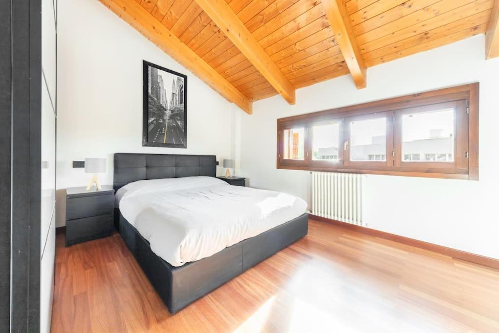 Appartamento Unico a Bologna con 3 Camere e Parcheggio Gratuito view 3