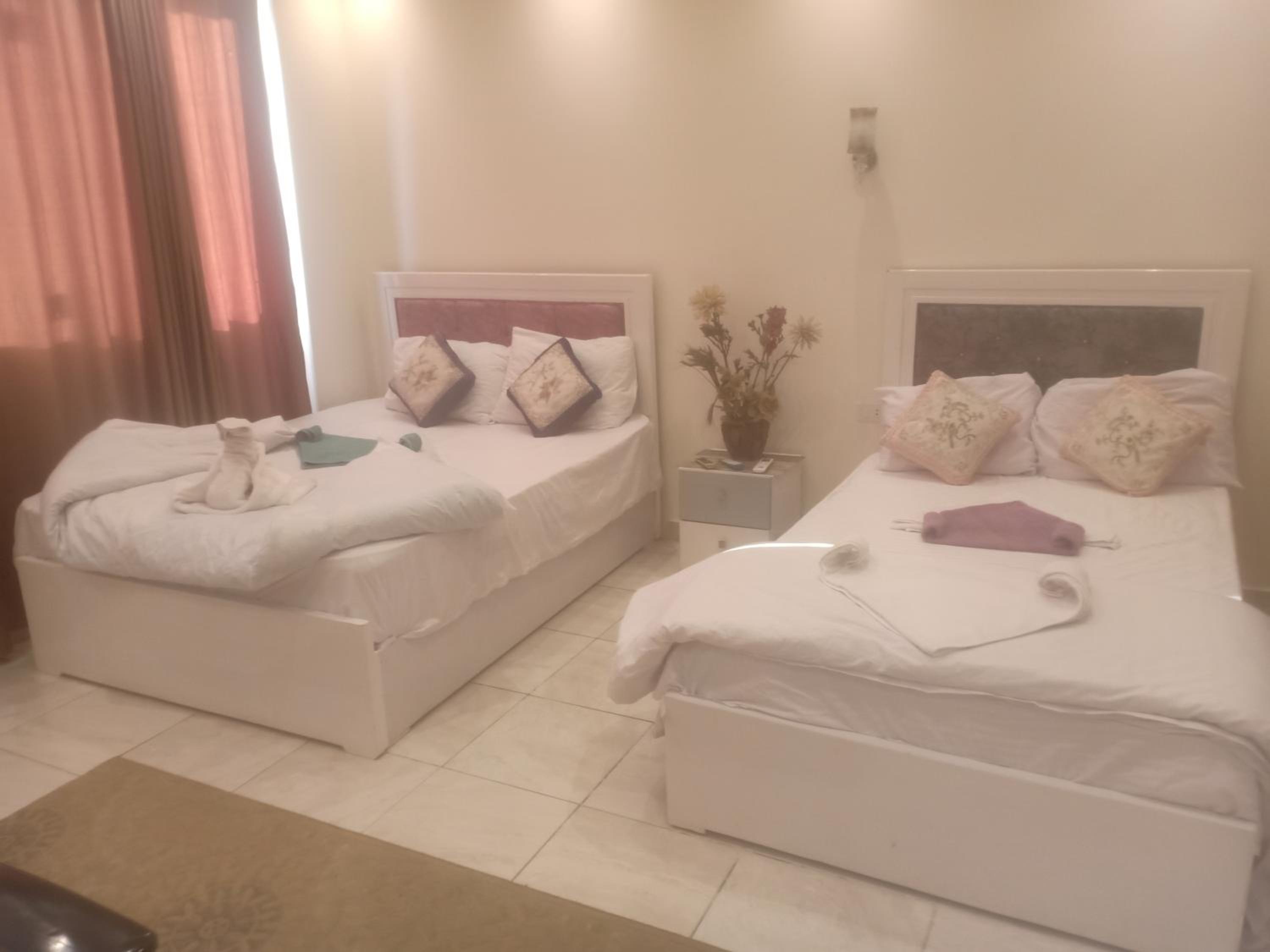 Anubis pyramids inn