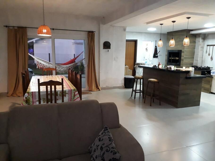 Casa com piscina / Na quadra do mar Torres-RS