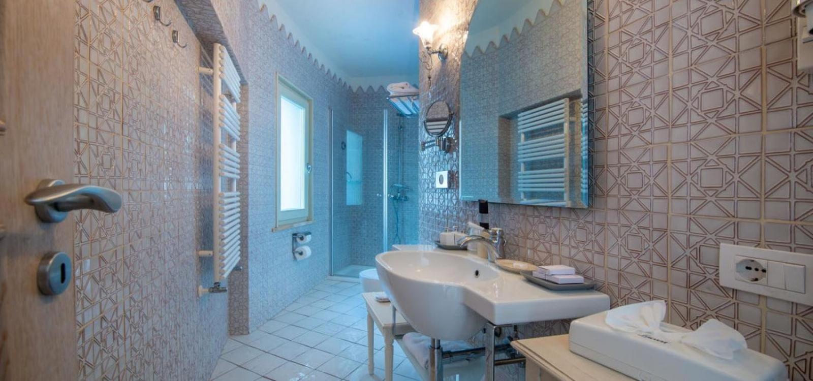 Villa Il Canto - Teloni en Positano — bathroom