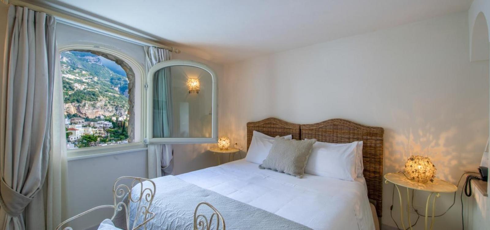 Villa Il Canto - Teloni en Positano — hotel room