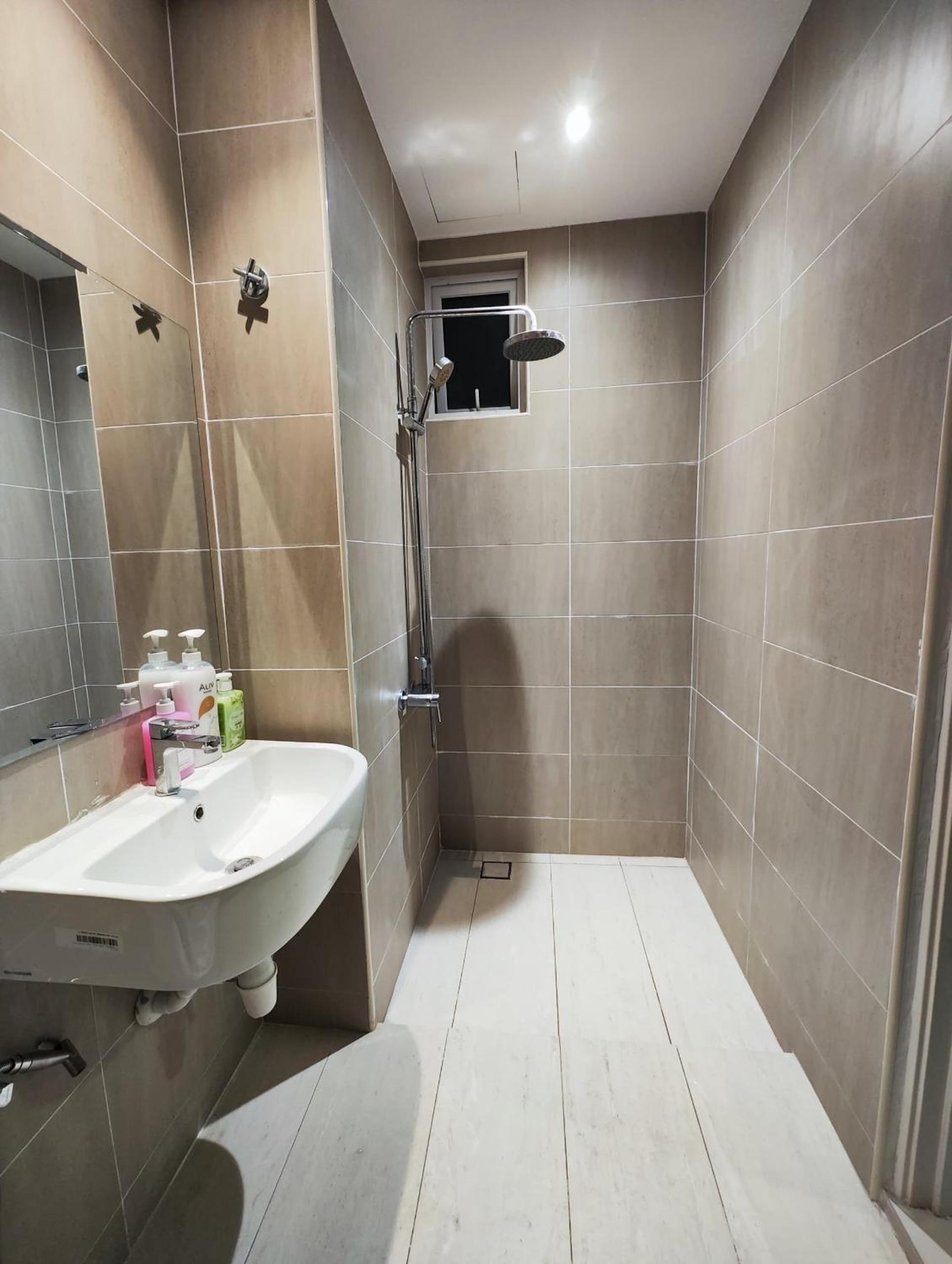 Twin Galaxy Newly Renovated and Cozy 2Bedroom Free CarPark WiFi Netflix