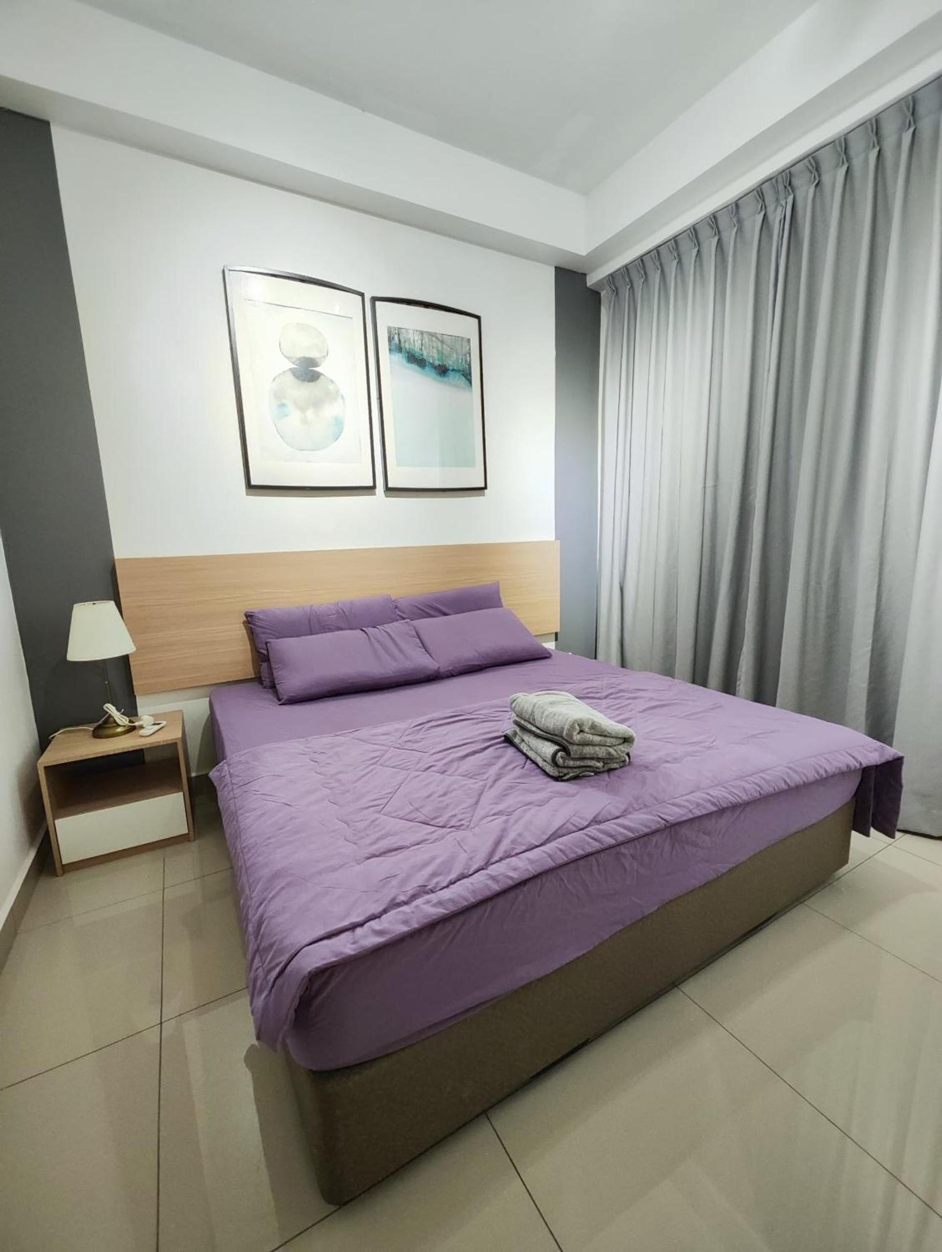 Twin Galaxy Newly Renovated and Cozy 2Bedroom Free CarPark WiFi Netflix