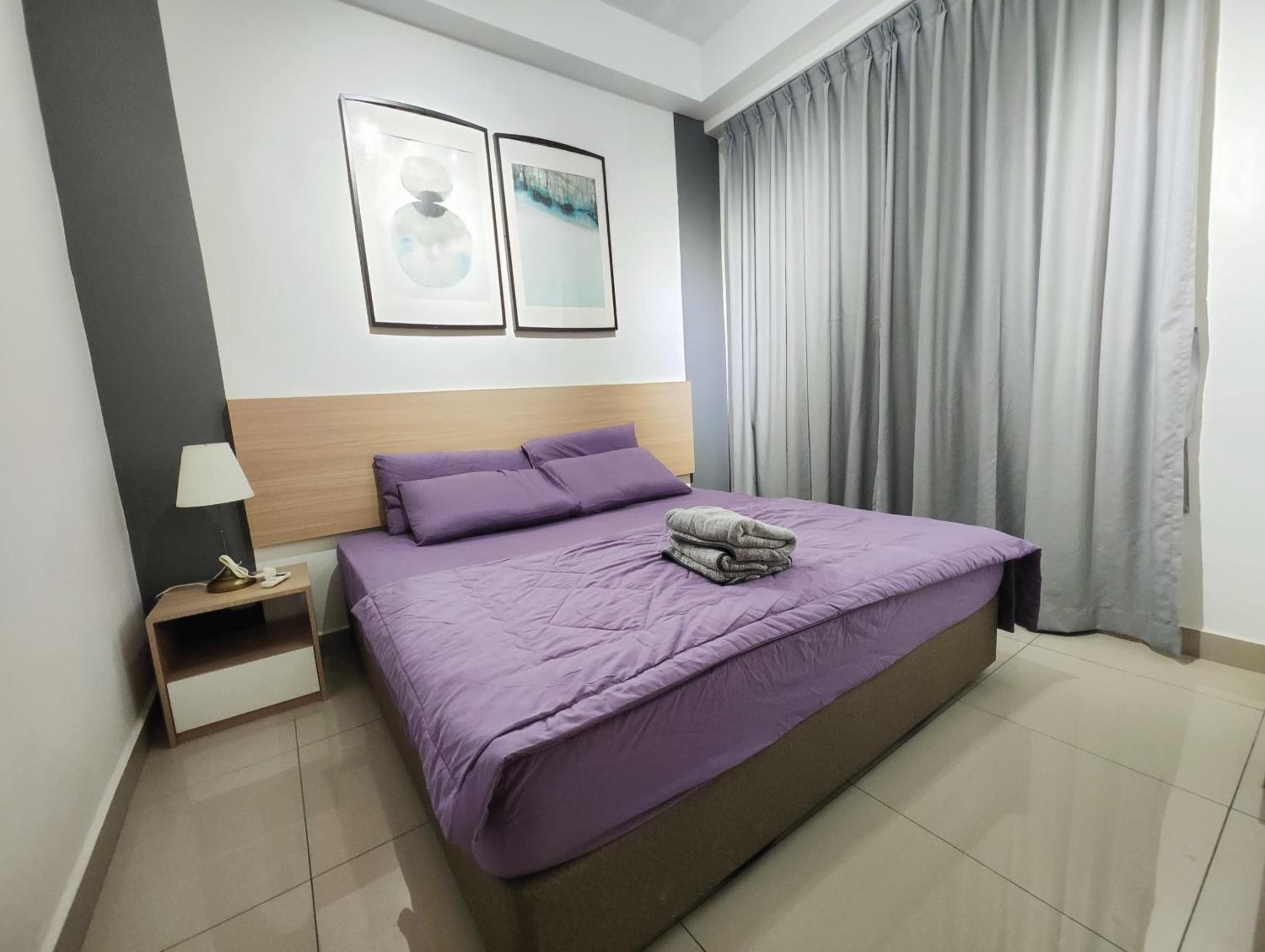 Twin Galaxy Newly Renovated and Cozy 2Bedroom Free CarPark WiFi Netflix