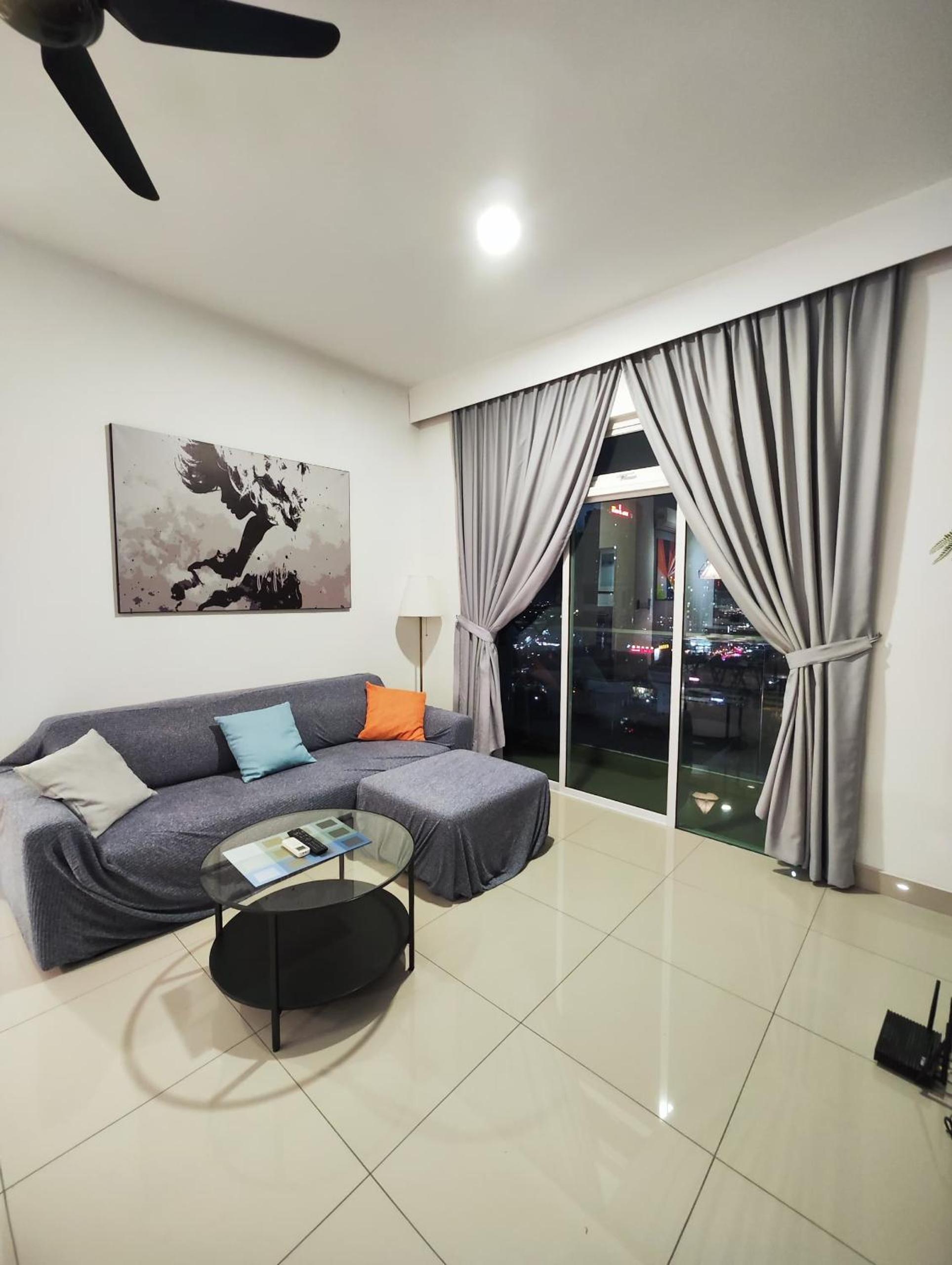 Twin Galaxy Newly Renovated and Cozy 2Bedroom Free CarPark WiFi Netflix