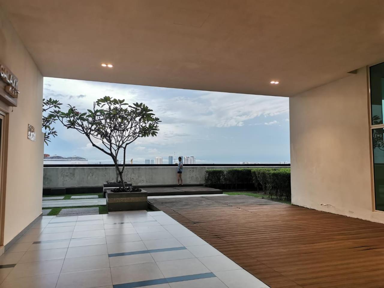 Twin Galaxy Newly Renovated and Cozy 2Bedroom Free CarPark WiFi Netflix
