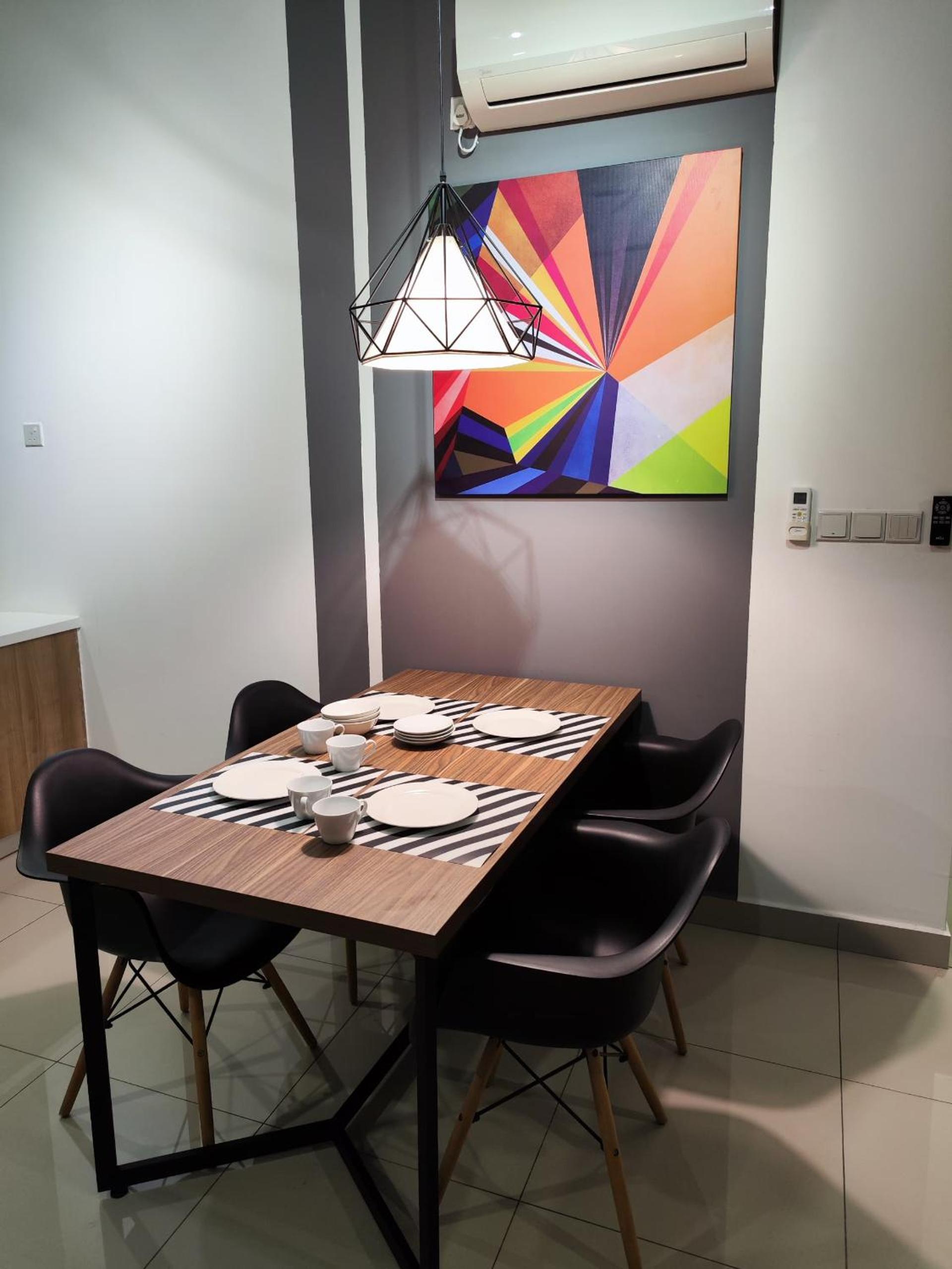 Twin Galaxy Newly Renovated and Cozy 2Bedroom Free CarPark WiFi Netflix