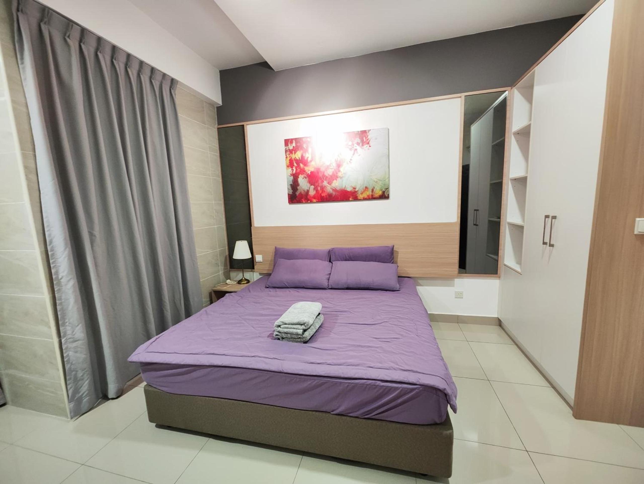 Twin Galaxy Newly Renovated and Cozy 2Bedroom Free CarPark WiFi Netflix
