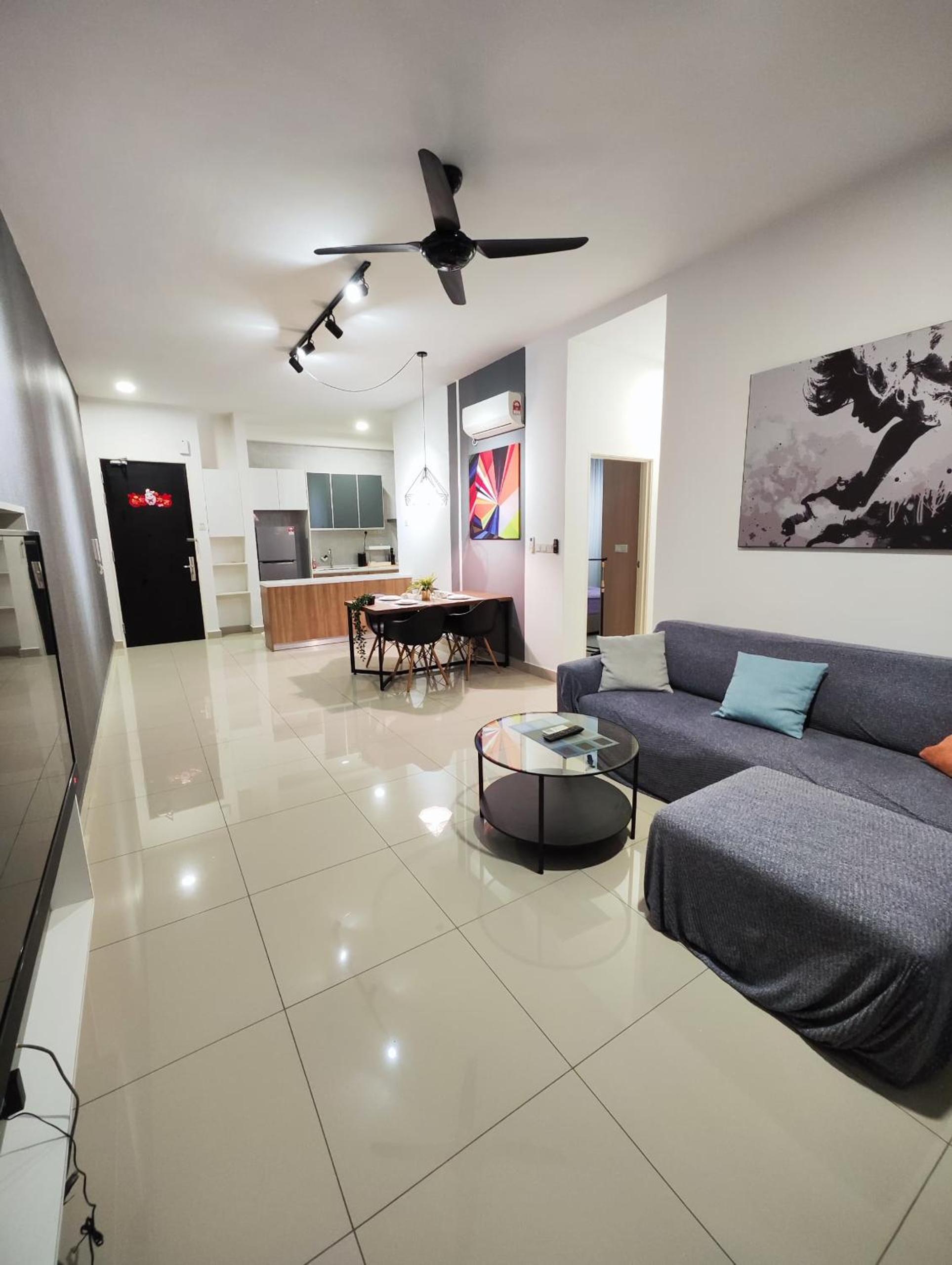 Twin Galaxy Newly Renovated and Cozy 2Bedroom Free CarPark WiFi Netflix