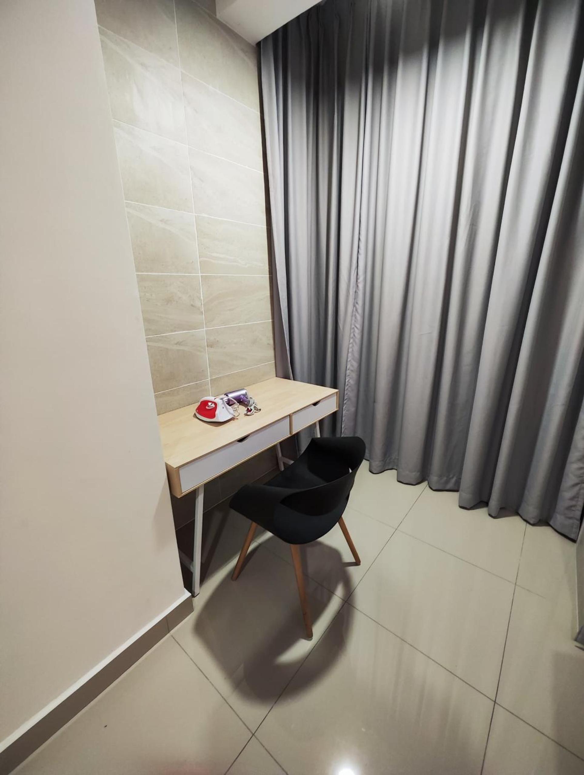 Twin Galaxy Newly Renovated and Cozy 2Bedroom Free CarPark WiFi Netflix