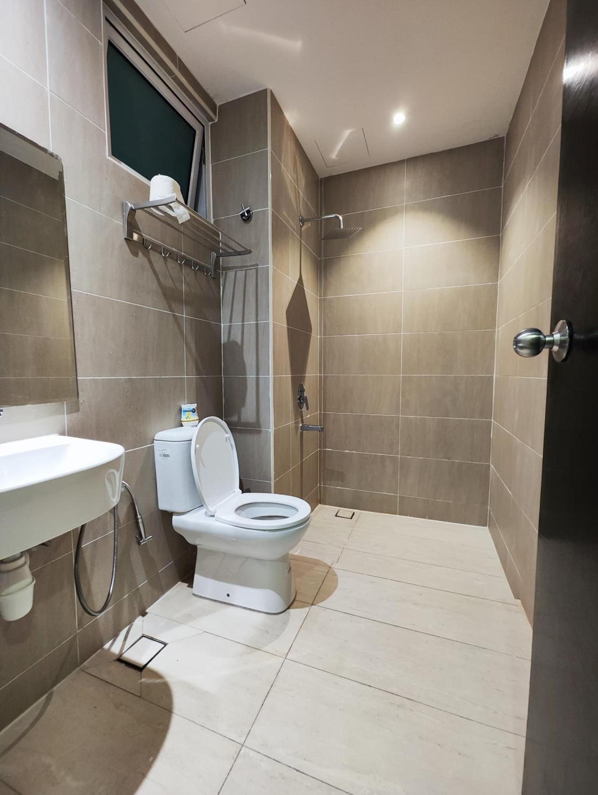 Twin Galaxy Newly Renovated and Cozy 2Bedroom Free CarPark WiFi Netflix