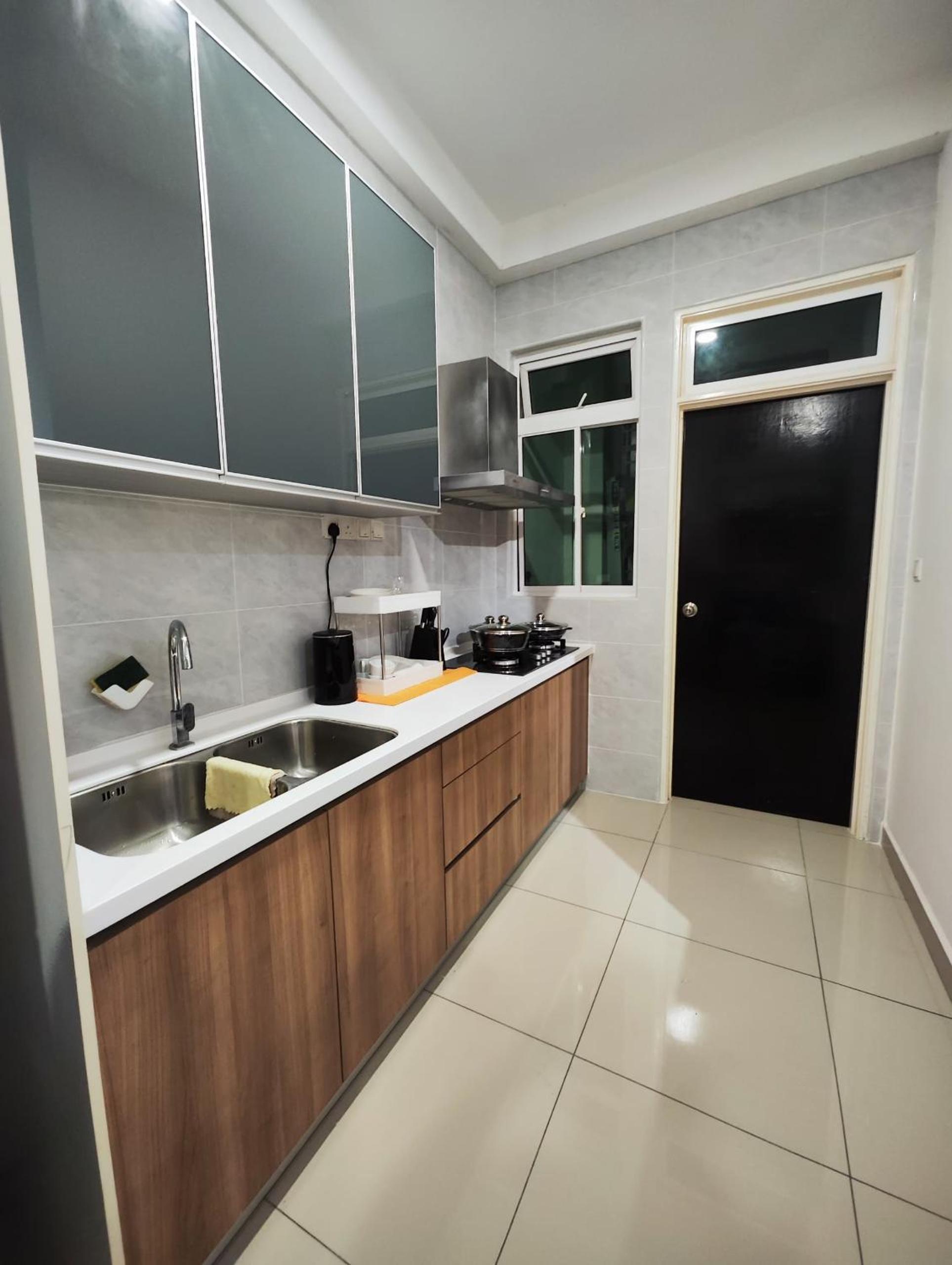 Twin Galaxy Newly Renovated and Cozy 2Bedroom Free CarPark WiFi Netflix