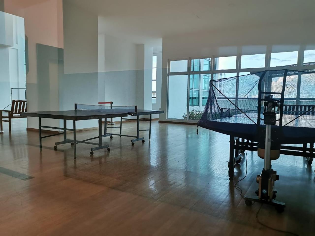 Twin Galaxy Newly Renovated and Cozy 2Bedroom Free CarPark WiFi Netflix