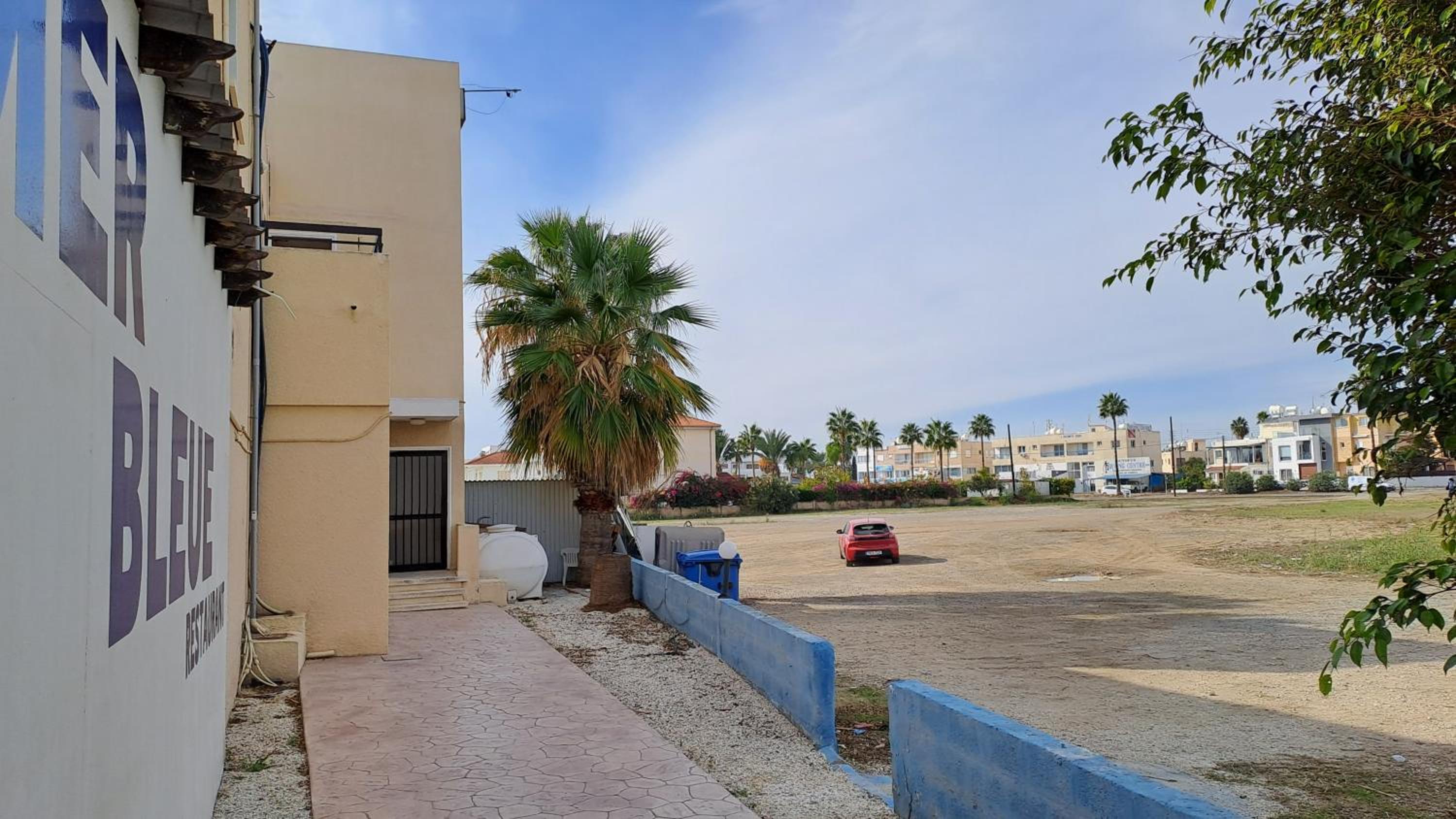 Seaside 2BR Apartment 30m from Sea & Free Parking