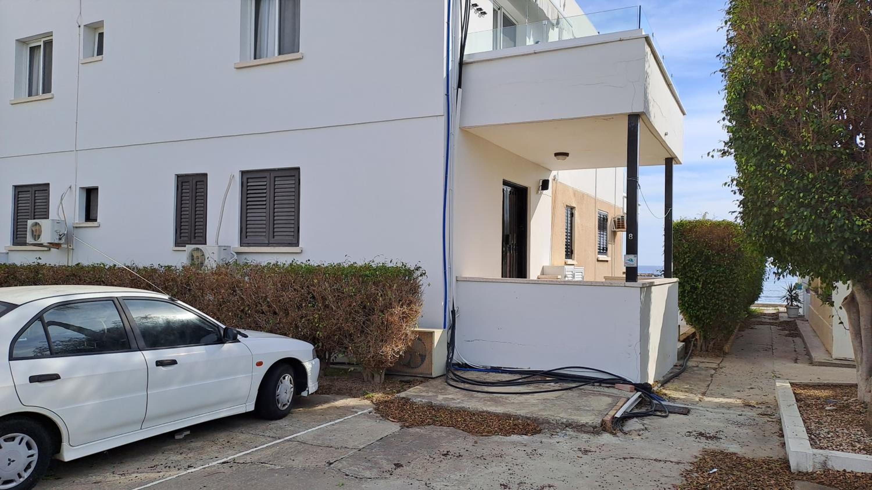 Seaside 2BR Apartment 30m from Sea & Free Parking