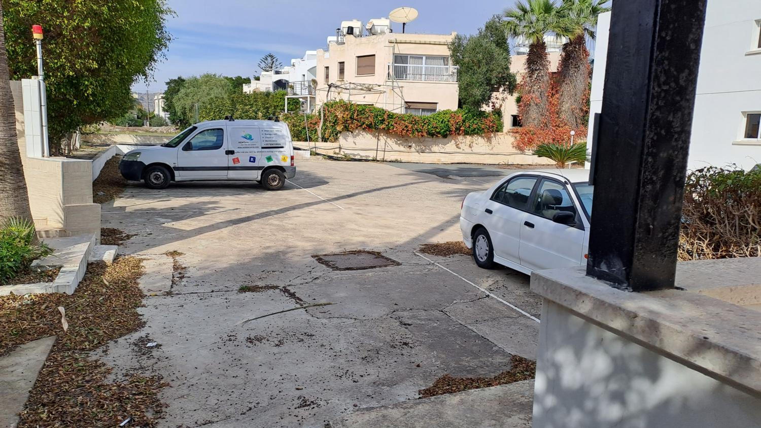Seaside 2BR Apartment 30m from Sea & Free Parking