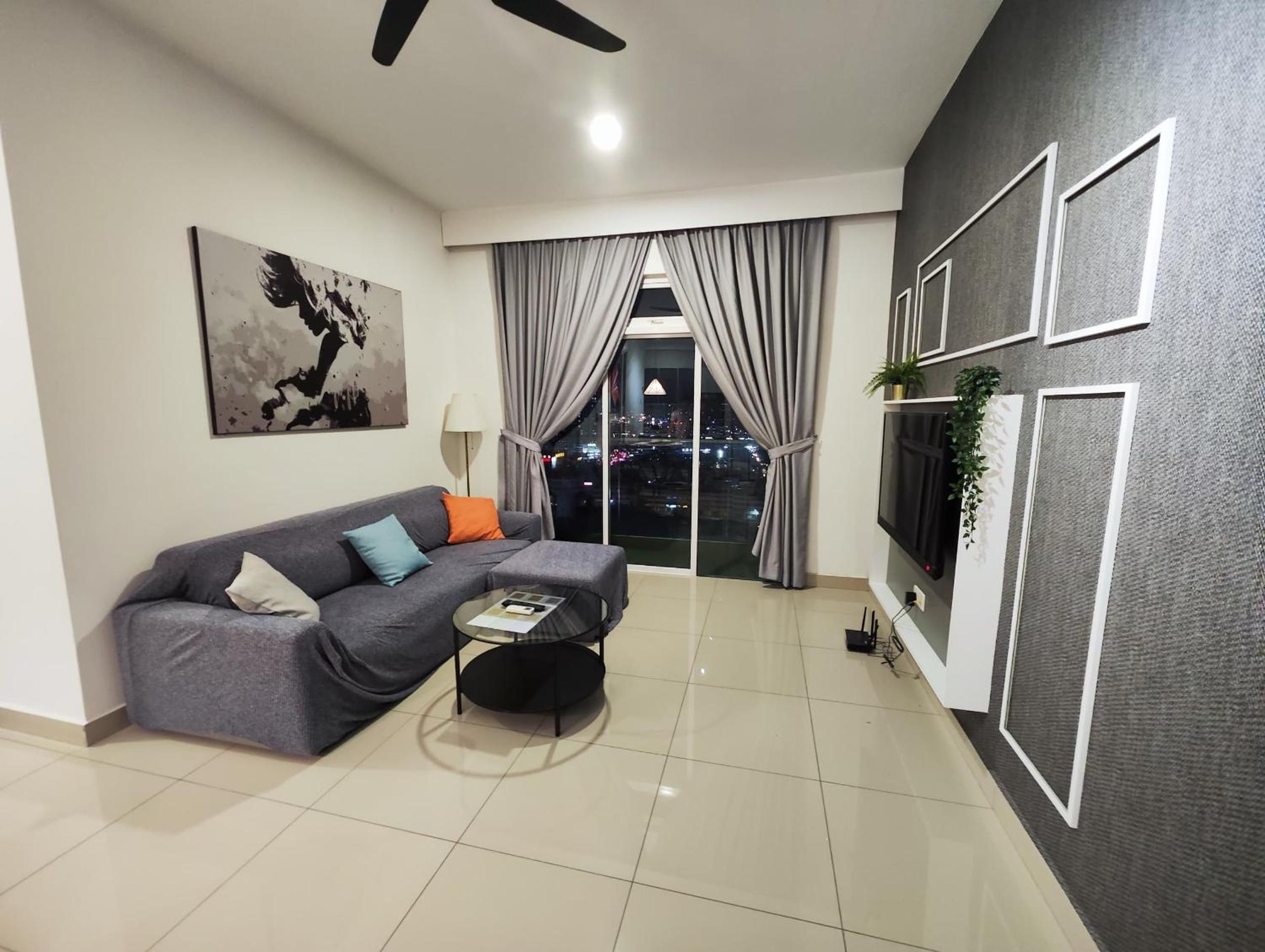 Twin Galaxy Newly Renovated and Cozy 2Bedroom Free CarPark WiFi Netflix