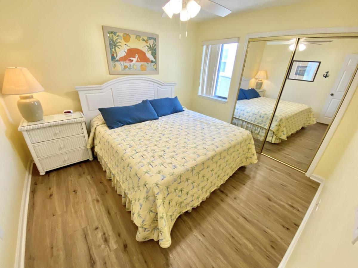Venture Out 163 Gulf Loop 3bd 2ba WITH GOLF CART view 3