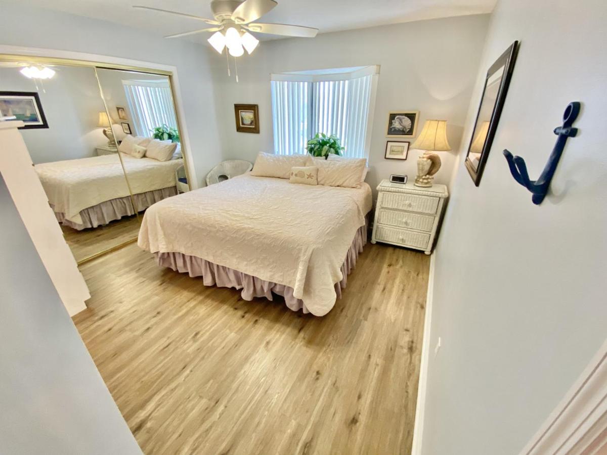 Venture Out 163 Gulf Loop 3bd 2ba WITH GOLF CART view 5