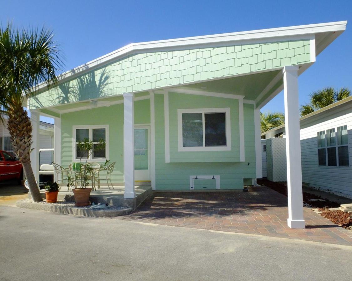 Venture Out 34 Gulf Loop 3bed 2bath With Golf Cart view 3